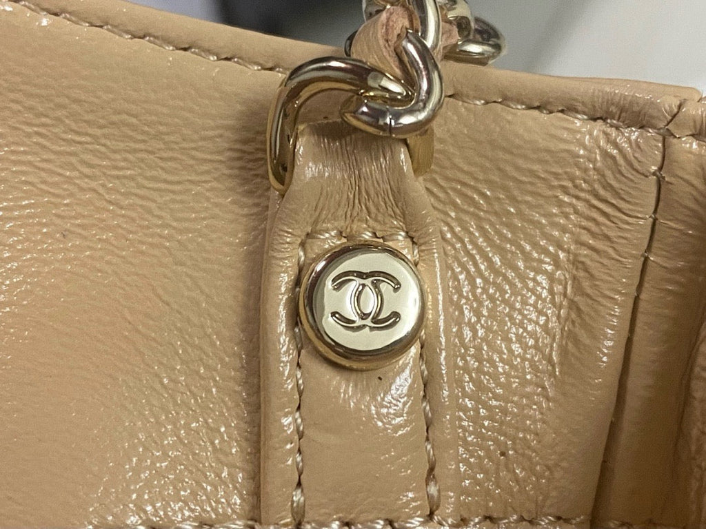 CC SHOPPING BAG 20 IN BEIGE QUILTED CALFSKIN