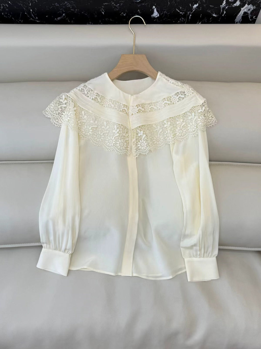 CHLOE LACE-TRIMMED SHIRT IN WHITE