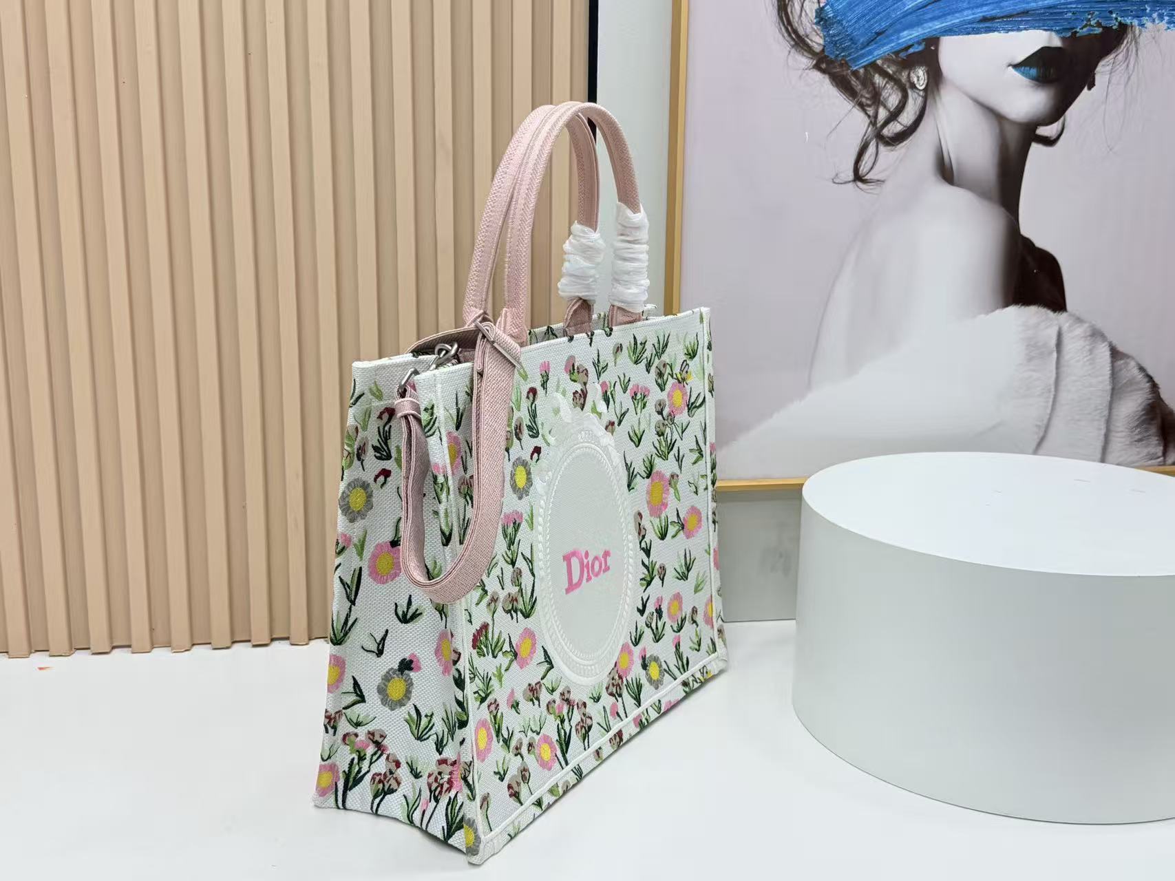 DIOR DAISY GARDEN BOOK TOTE BAG IN COLORFUL EMBROIDERY