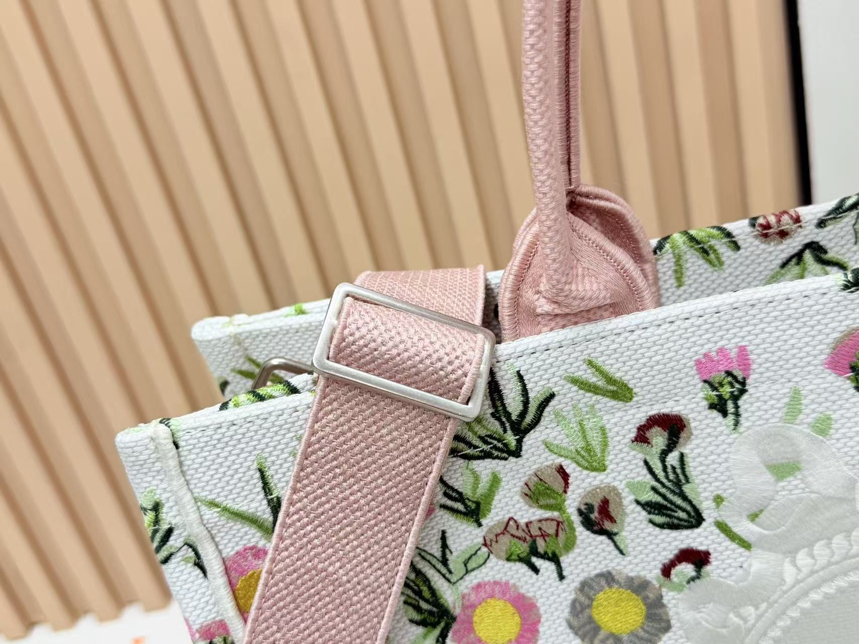 DIOR DAISY GARDEN BOOK TOTE BAG IN COLORFUL EMBROIDERY