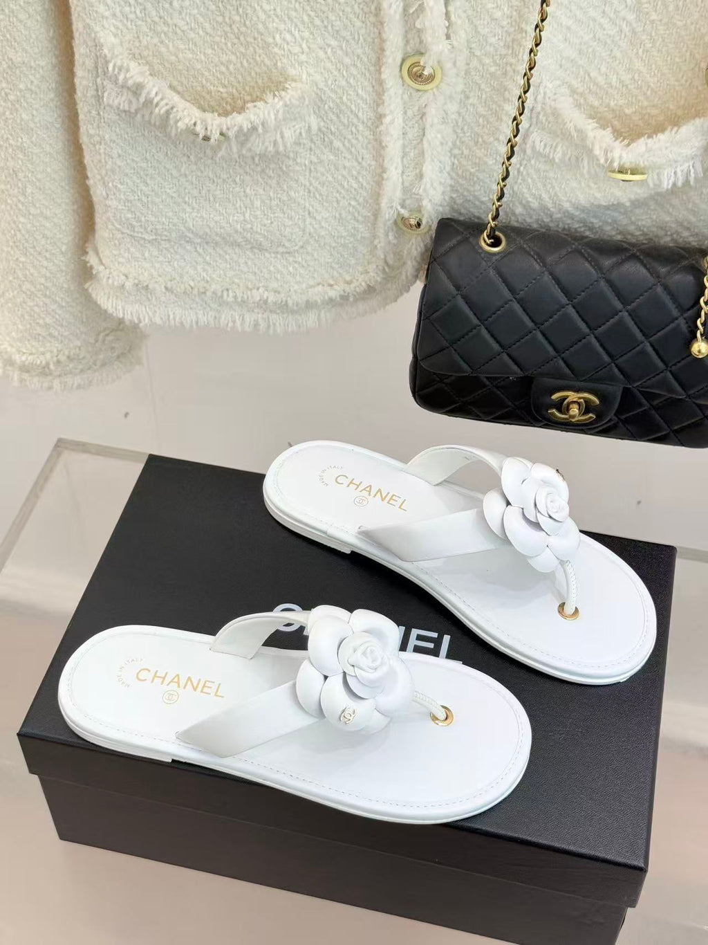 CHANEL THONG SANDALS CAMELLIA IN WHITE CALFSKIN