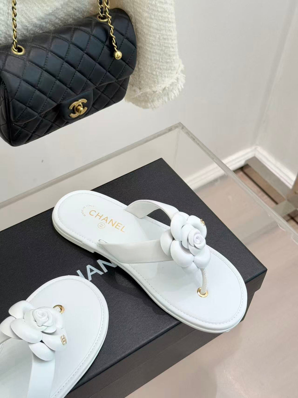 CHANEL THONG SANDALS CAMELLIA IN WHITE CALFSKIN