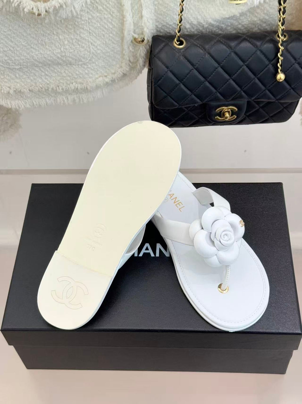CHANEL THONG SANDALS CAMELLIA IN WHITE CALFSKIN