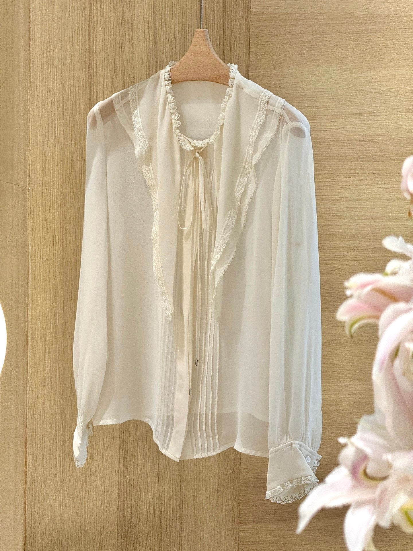 CHLOE RUFFLED LACE-TRIMMED COLLAR SILK-CHIFFON BLOUSE IN WHITE
