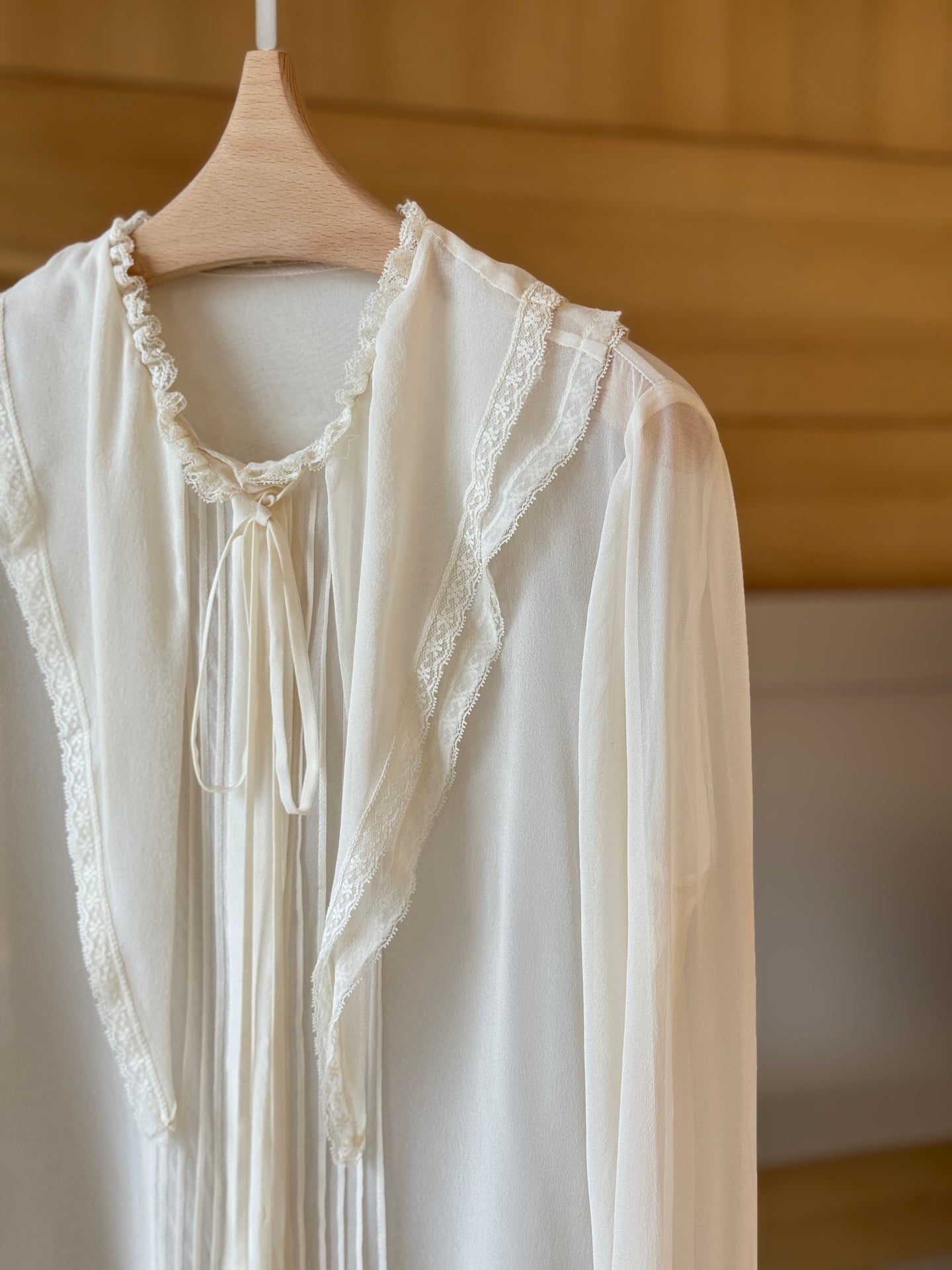 CHLOE RUFFLED LACE-TRIMMED COLLAR SILK-CHIFFON BLOUSE IN WHITE