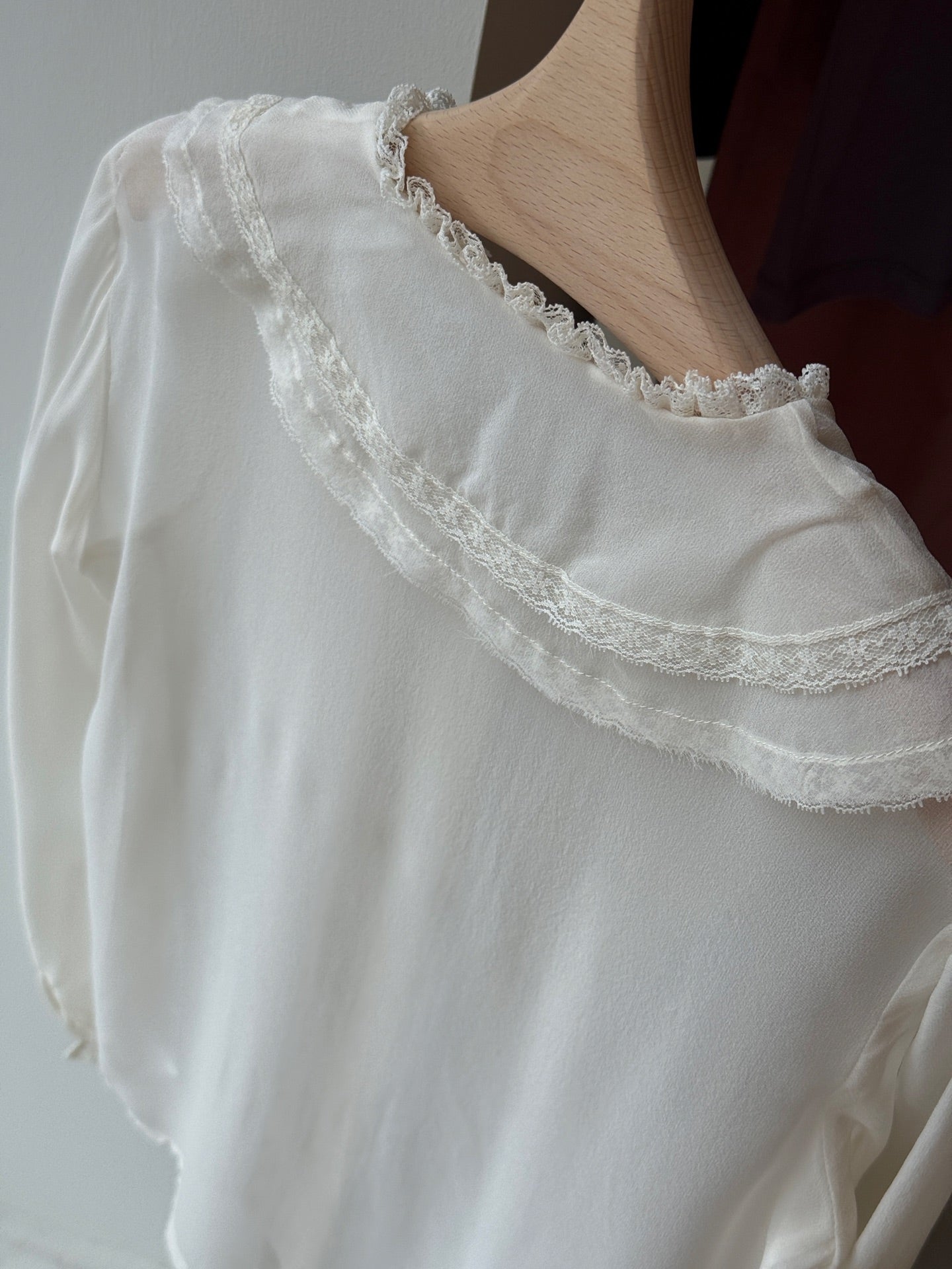 CHLOE RUFFLED LACE-TRIMMED COLLAR SILK-CHIFFON BLOUSE IN WHITE