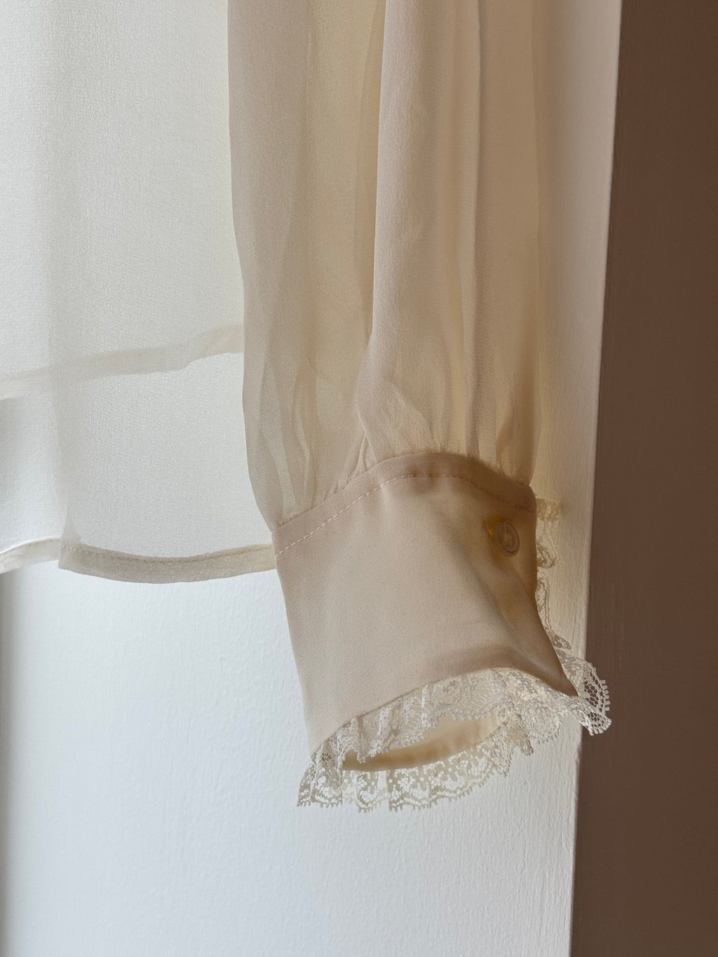 CHLOE RUFFLED LACE-TRIMMED COLLAR SILK-CHIFFON BLOUSE IN WHITE