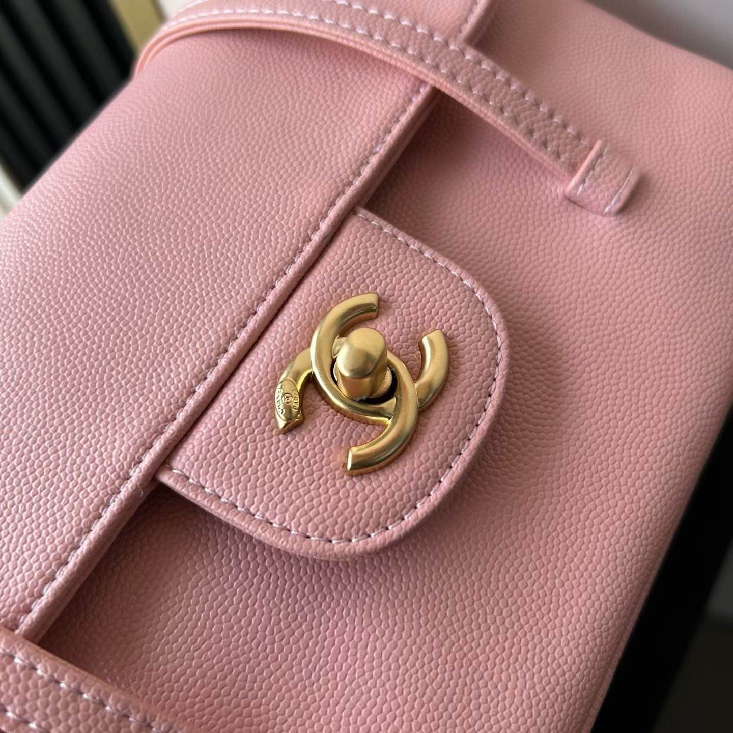 CHANEL SMALL FLAP BAG 22 IN PINK GRAINED CALFSKIN GOLD HARDWARE