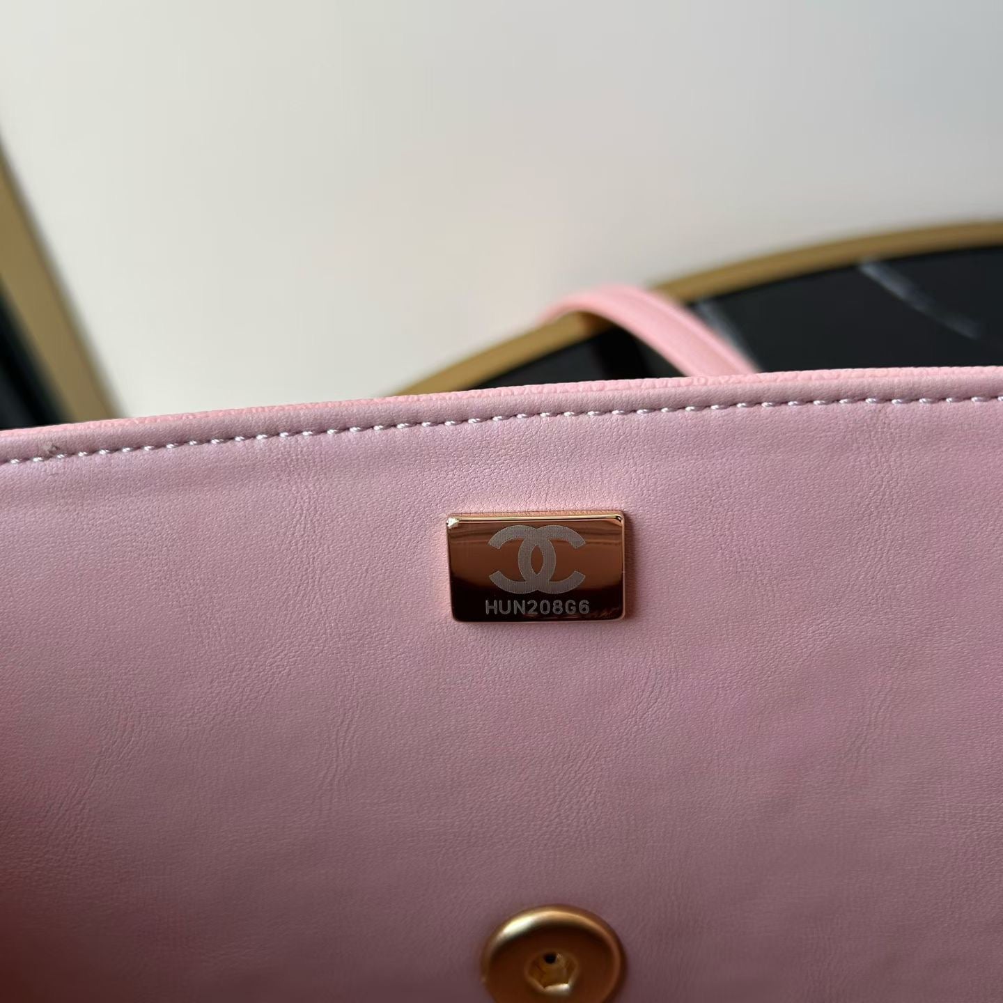 CHANEL SMALL FLAP BAG 22 IN PINK GRAINED CALFSKIN GOLD HARDWARE