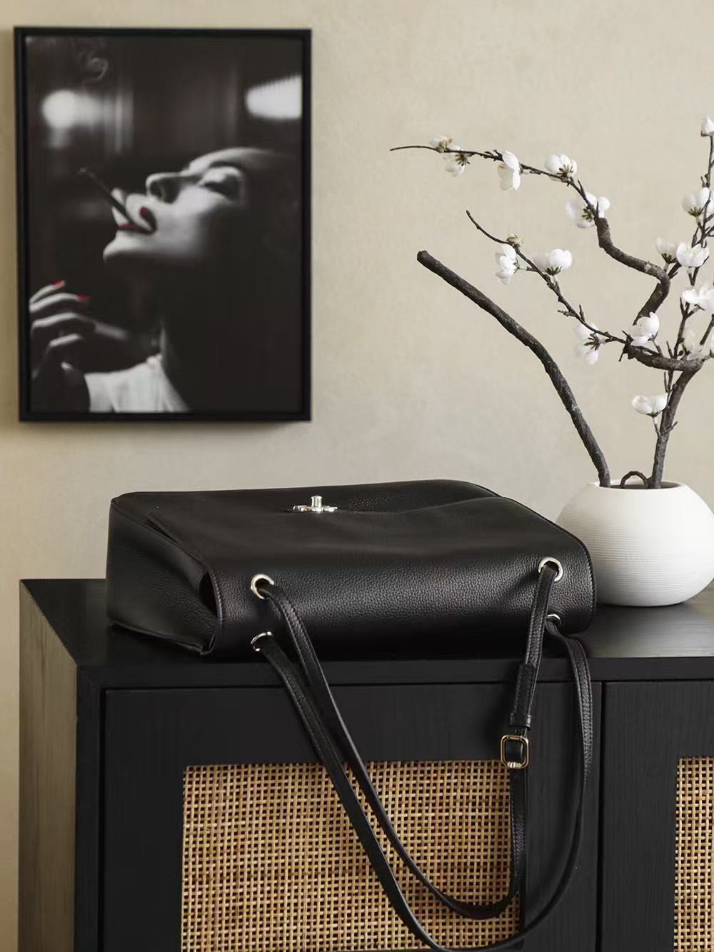 CHANEL MAXI FLAP BAG 33 IN BLACK GRAINED CALFSKIN