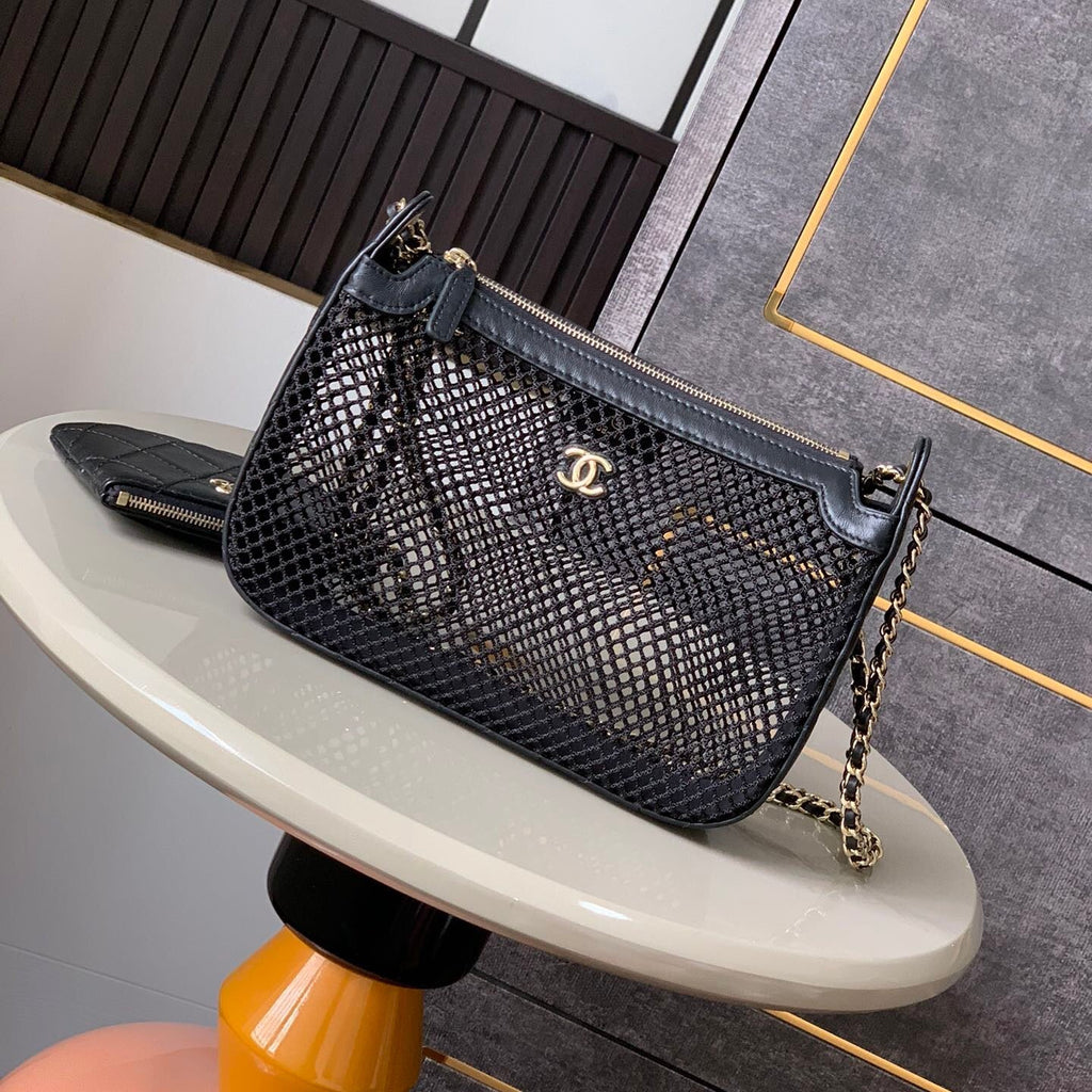 CHANEL CLUTCH WITH CHAIN 21 IN BLACK MESH