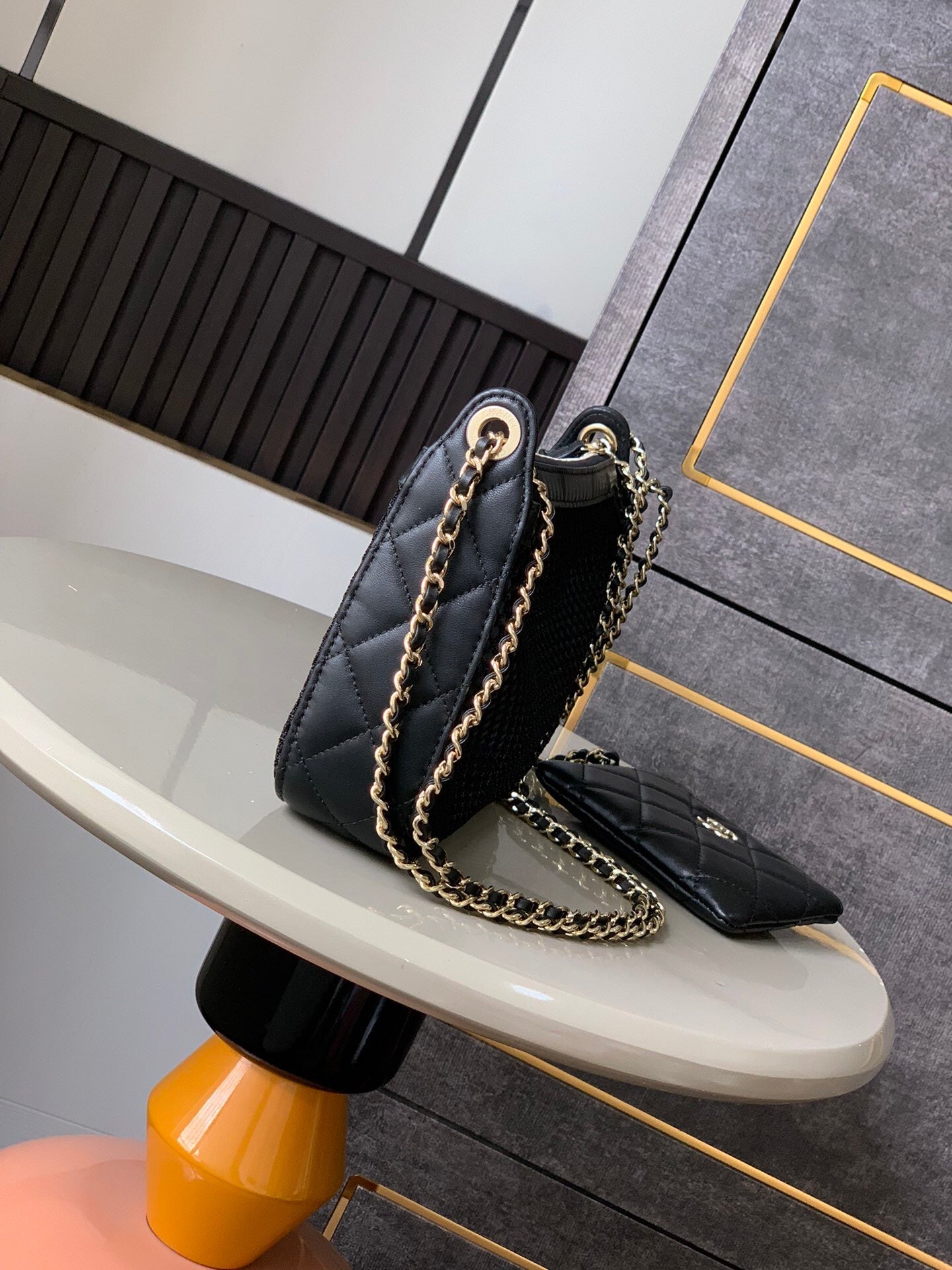 CHANEL CLUTCH WITH CHAIN 21 IN BLACK MESH