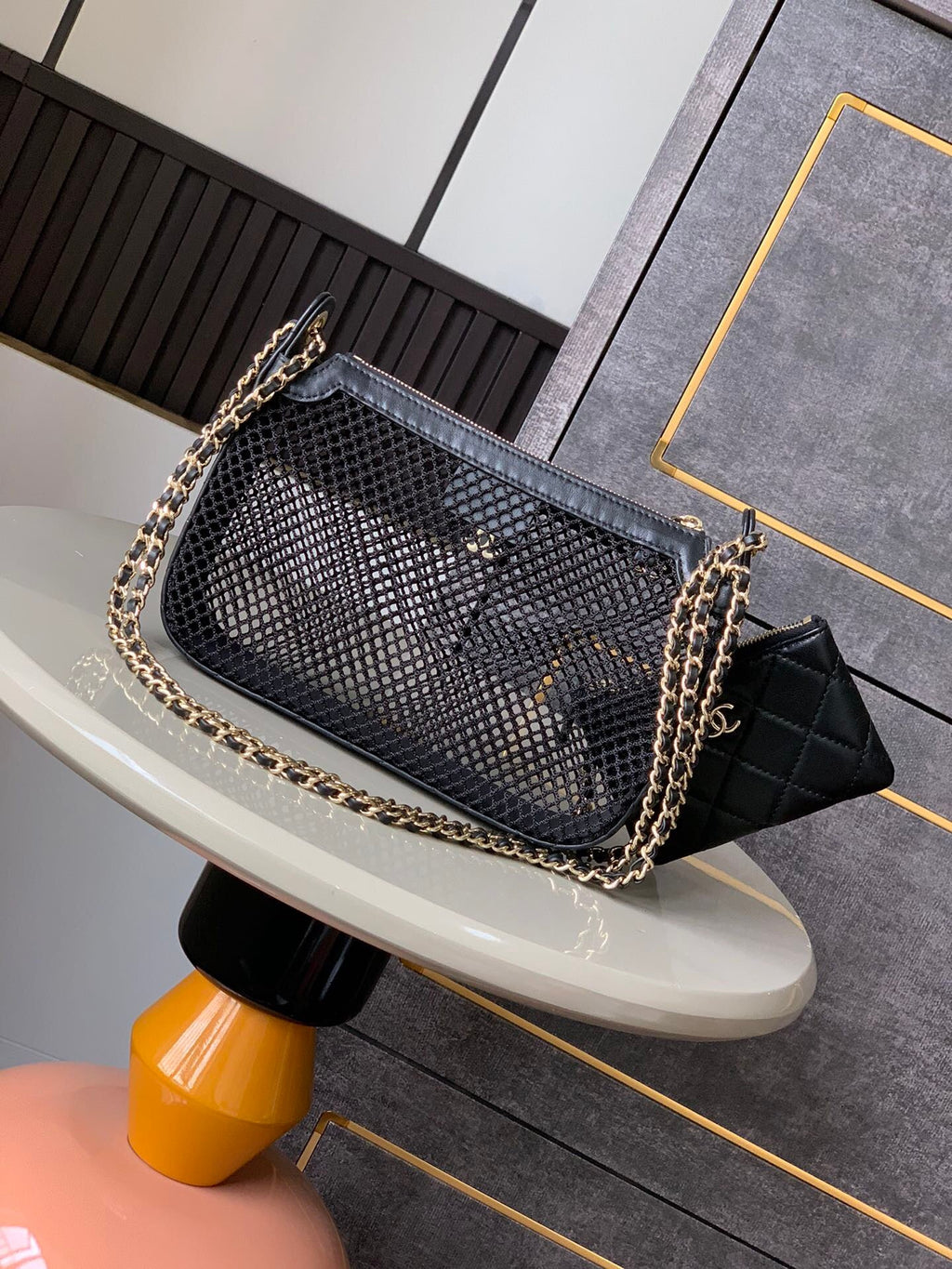 CHANEL CLUTCH WITH CHAIN 21 IN BLACK MESH