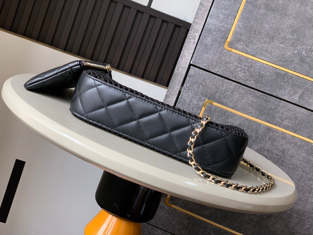 CHANEL CLUTCH WITH CHAIN 21 IN BLACK MESH