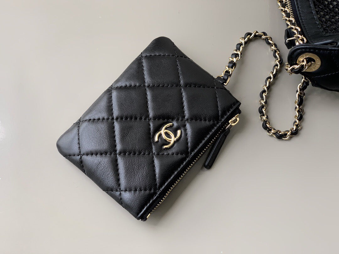 CHANEL CLUTCH WITH CHAIN 21 IN BLACK MESH