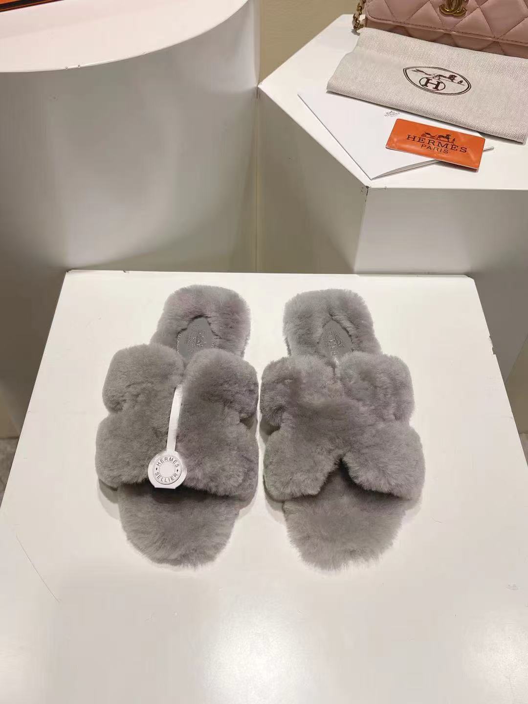 HM ORAN SANDALS IN TOUPE SHEARLING