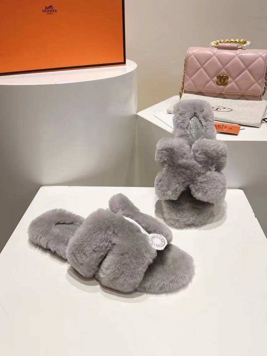 HM ORAN SANDALS IN TOUPE SHEARLING
