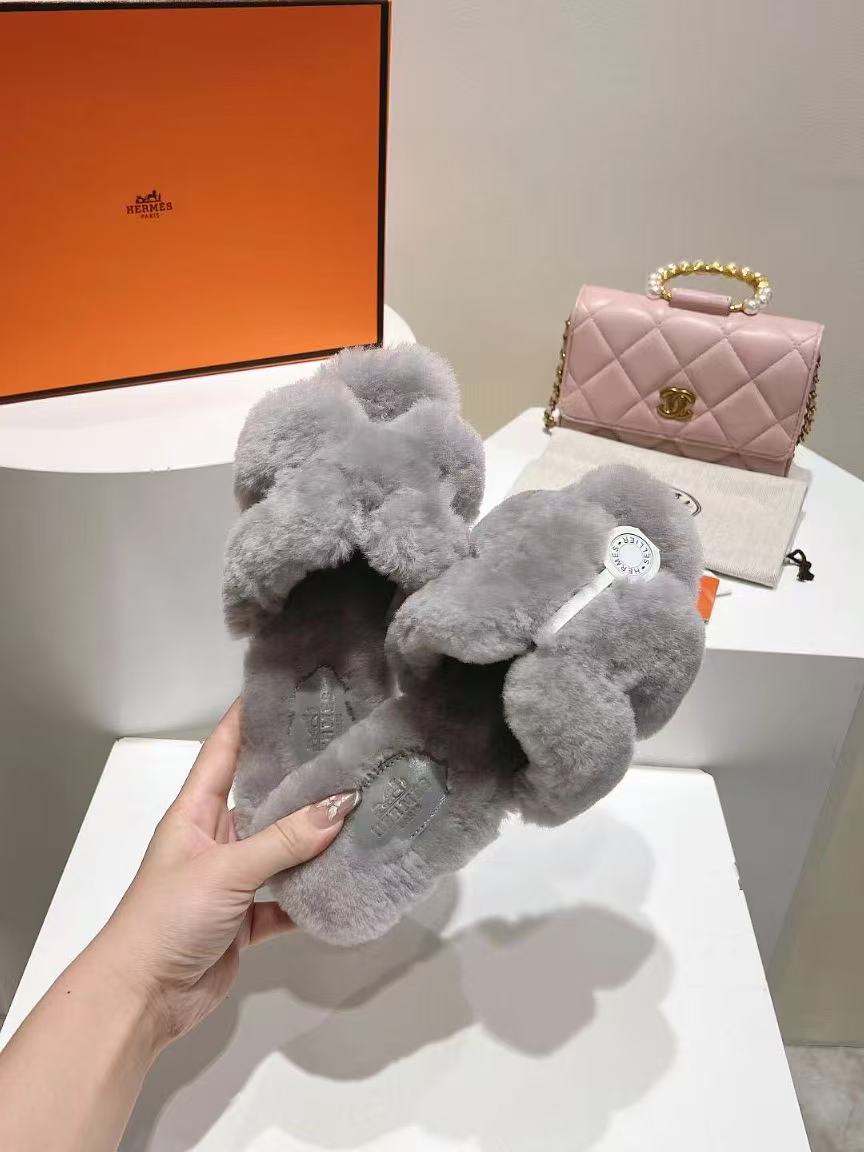 HM ORAN SANDALS IN TOUPE SHEARLING