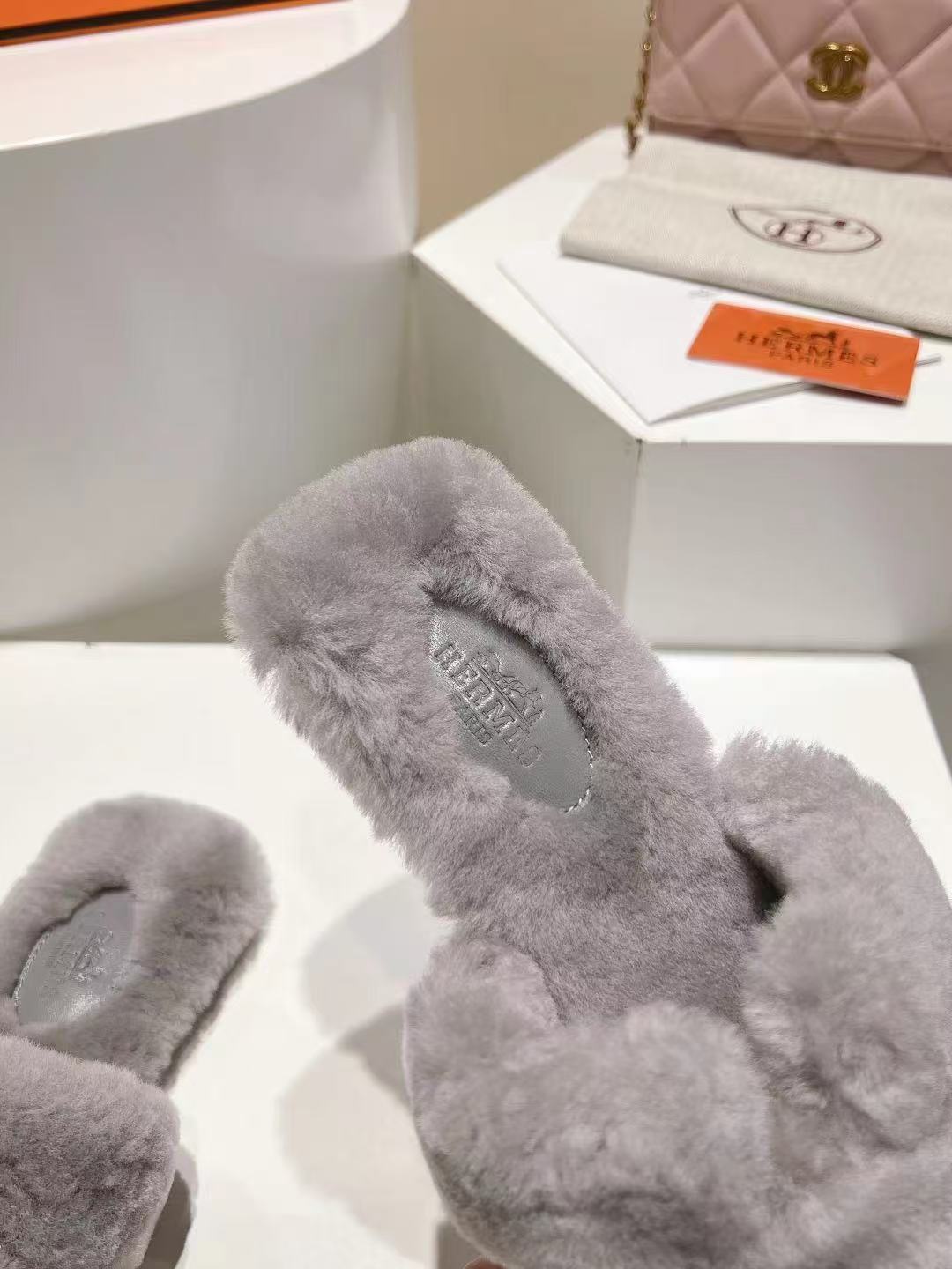 HM ORAN SANDALS IN TOUPE SHEARLING
