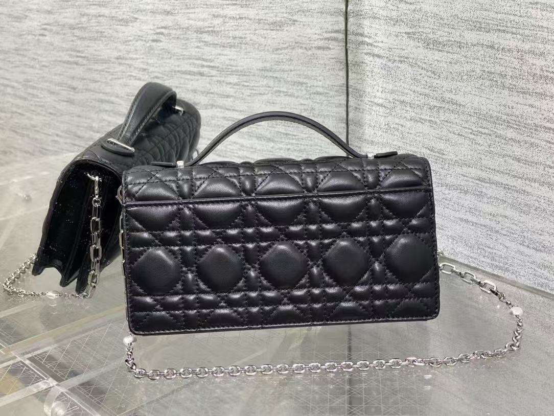 DIOR 26S LADY DIOR BAG 21 IN BLACK CALFSKIN
