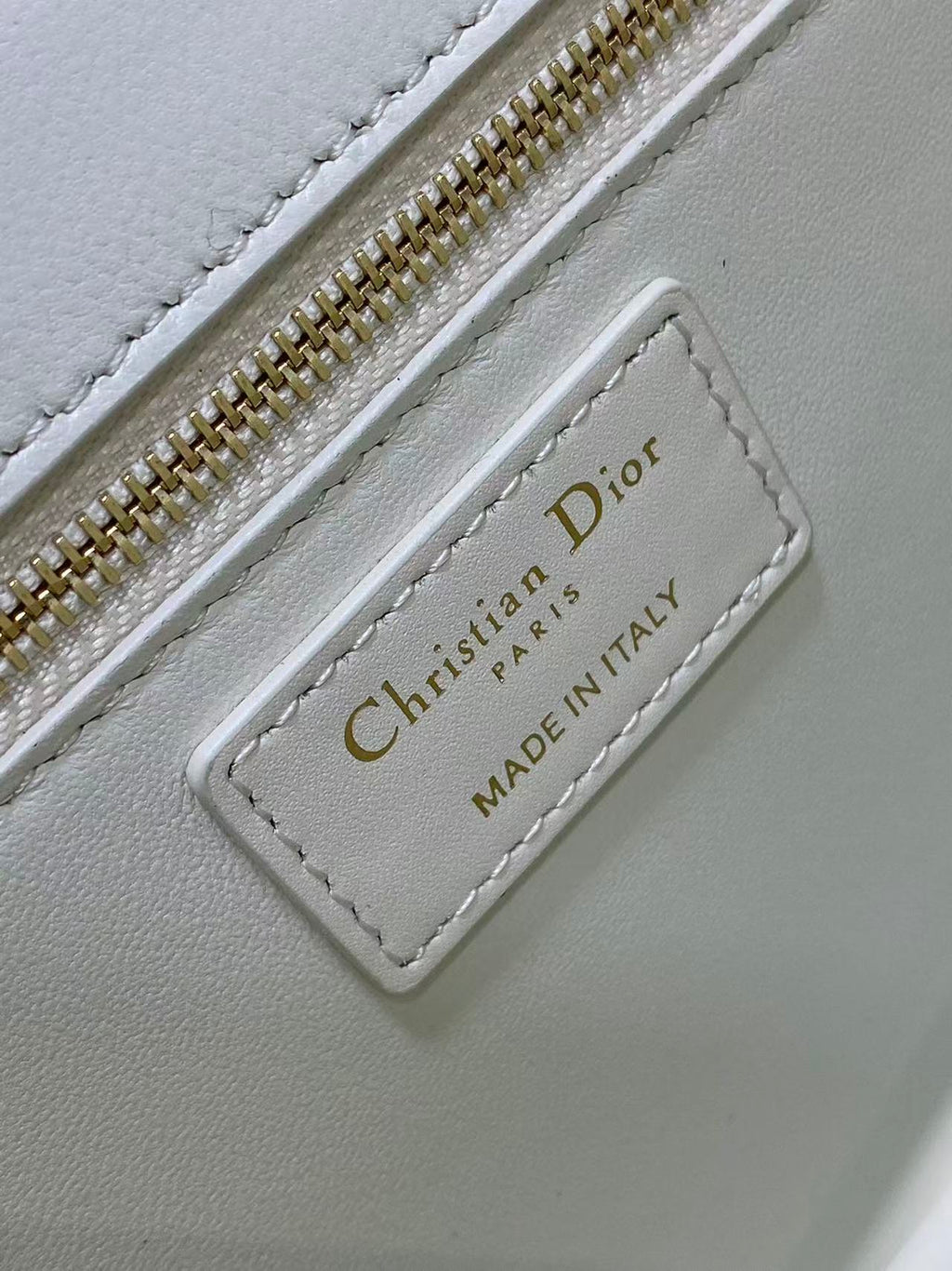 DIOR MONTAIGNE 24 IN WHITE CALFSKIN 001