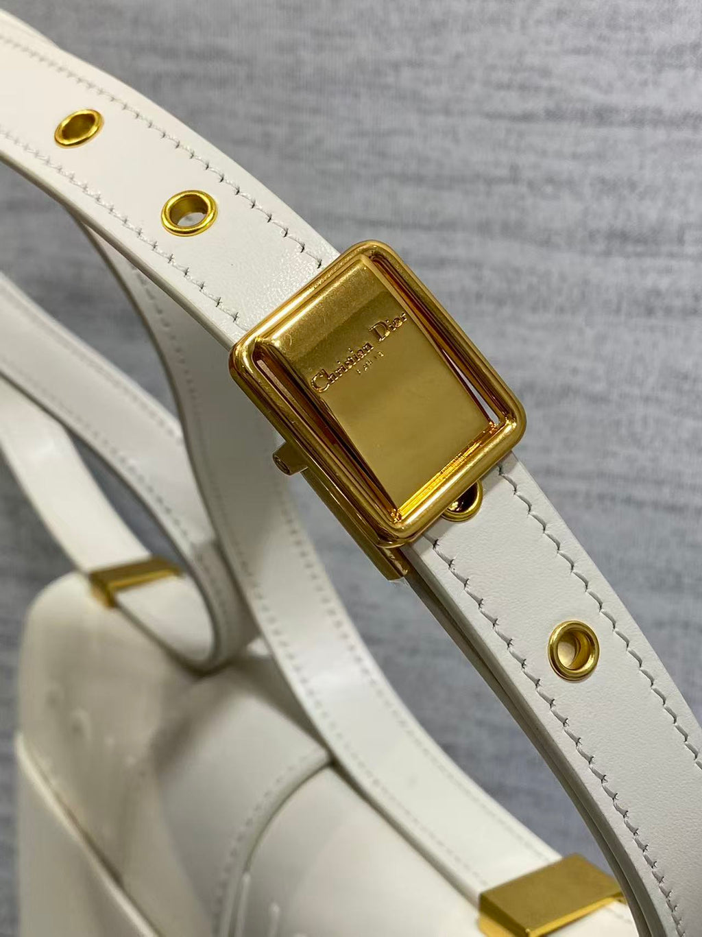 DIOR MONTAIGNE 24 IN WHITE CALFSKIN 001