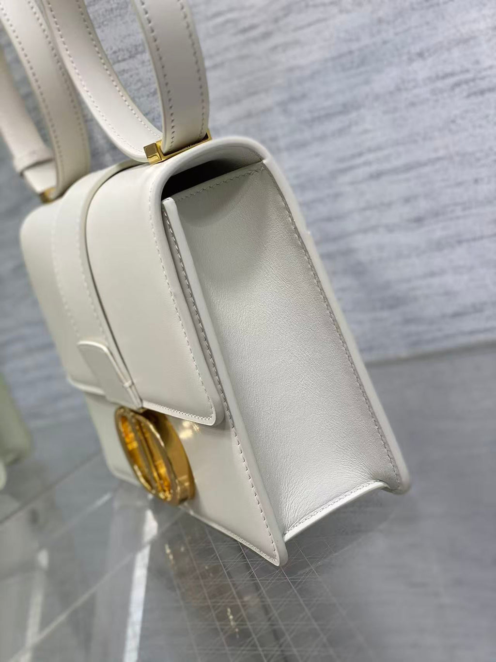 DIOR MONTAIGNE 24 IN WHITE CALFSKIN 001