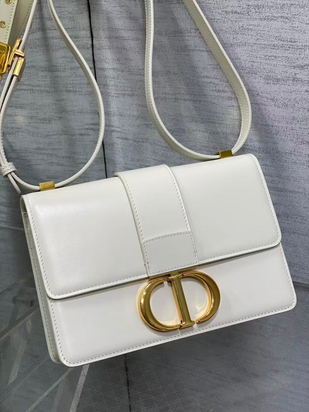 DIOR MONTAIGNE 24 IN WHITE CALFSKIN 001