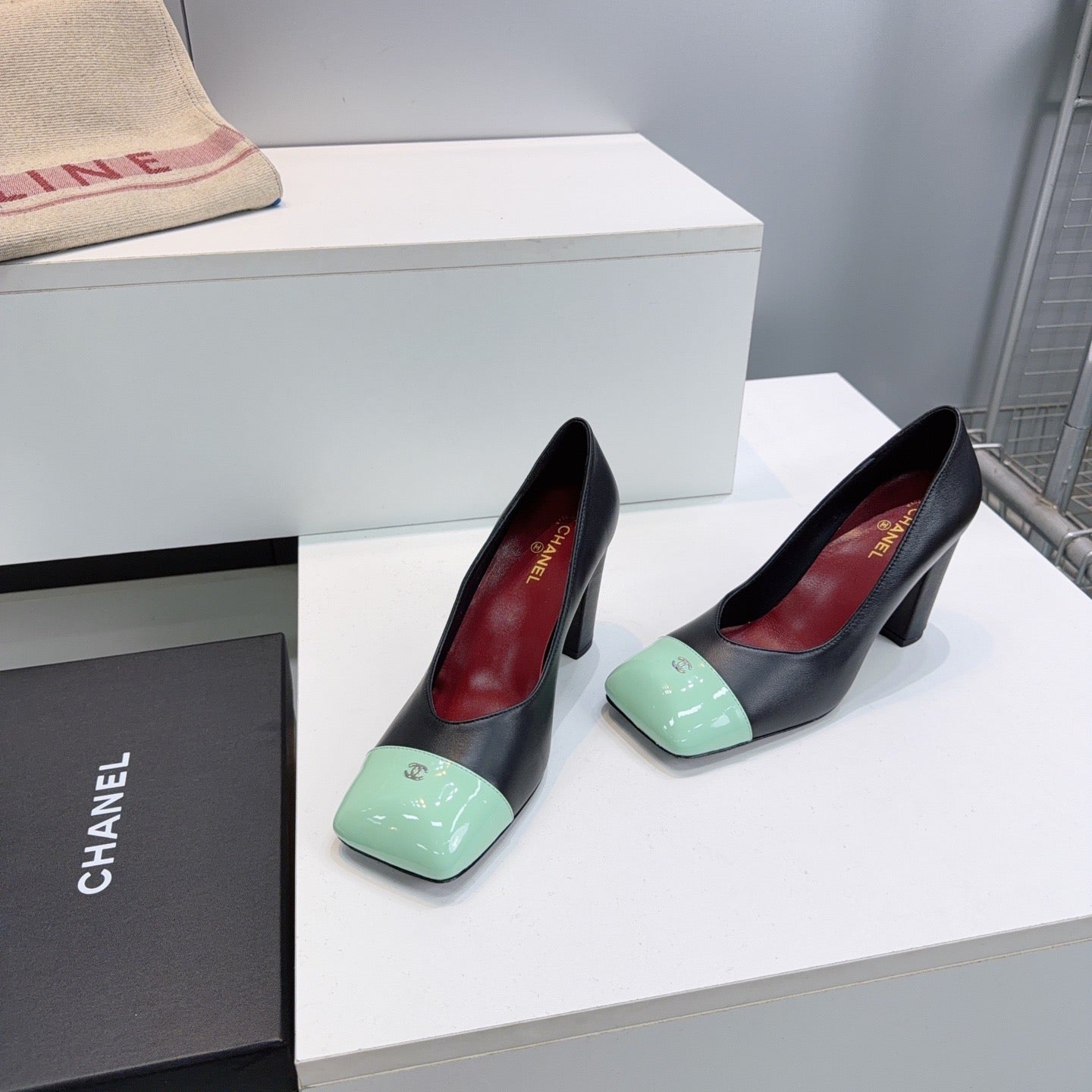 CHANEL SQUARE TOE SLINGBACK SHOES 90MM IN BLACK MIX GREEN CALFSKIN WITH LOGO