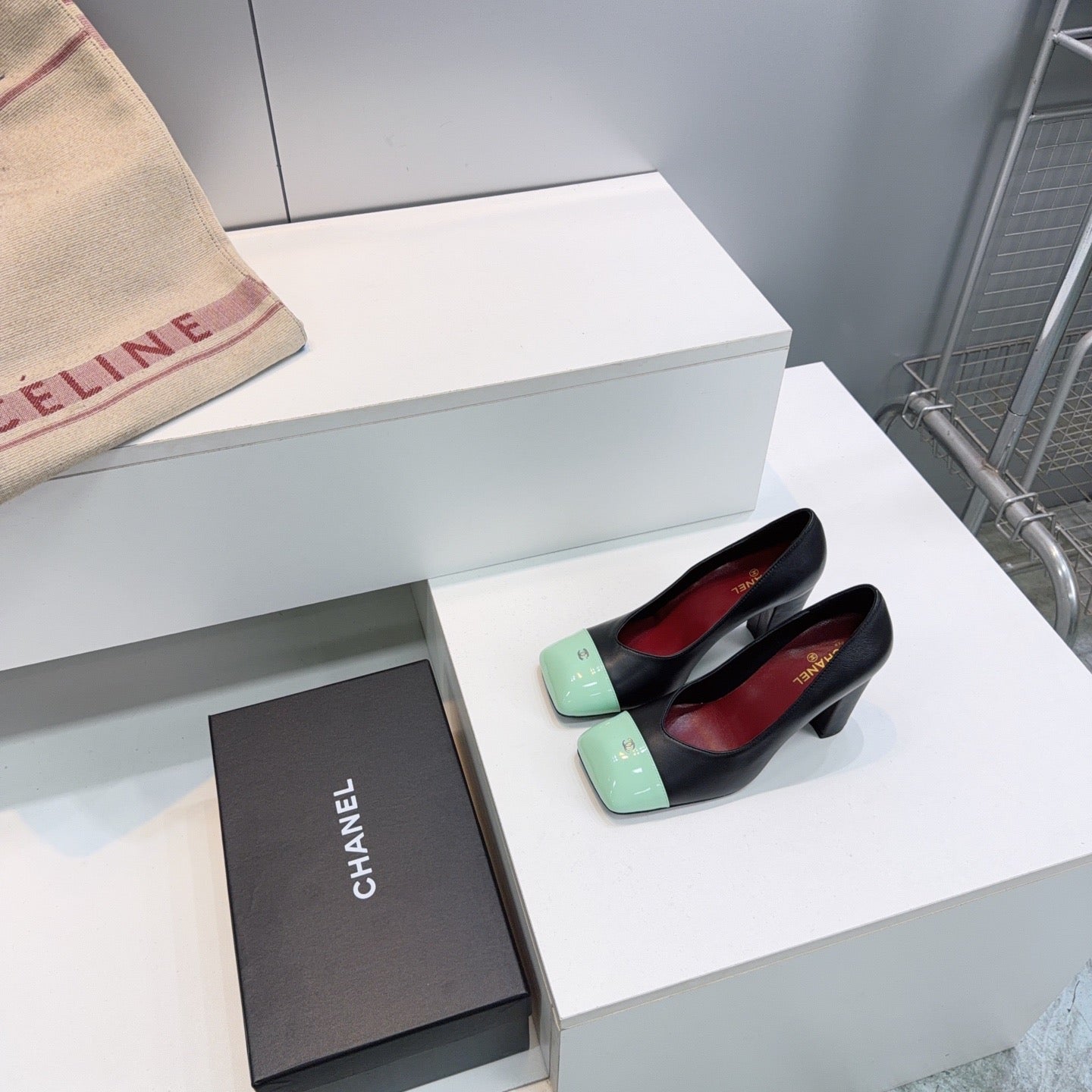 CHANEL SQUARE TOE SLINGBACK SHOES 90MM IN BLACK MIX GREEN CALFSKIN WITH LOGO