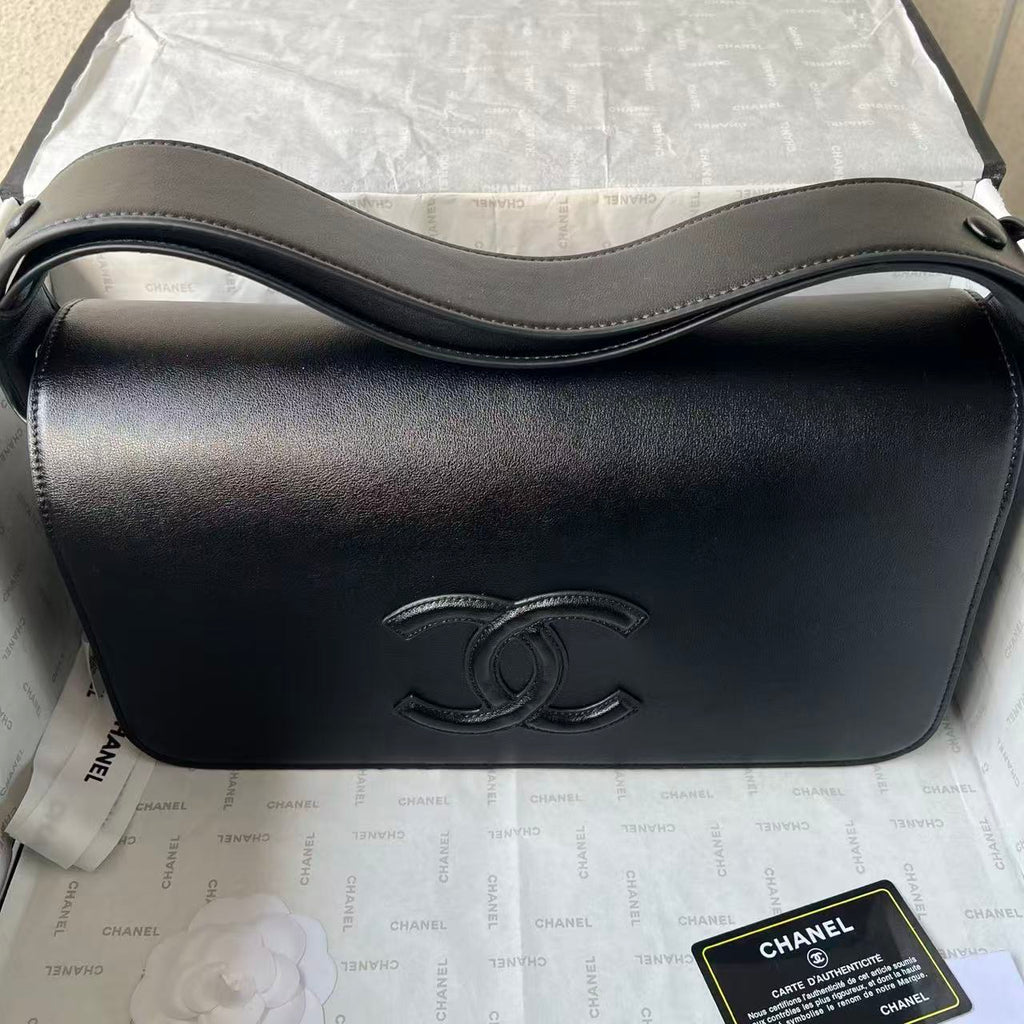 CHANEL 26S MESSENGER BAG MATTHIEU BLAZY IN BLACK LAMBSKIN