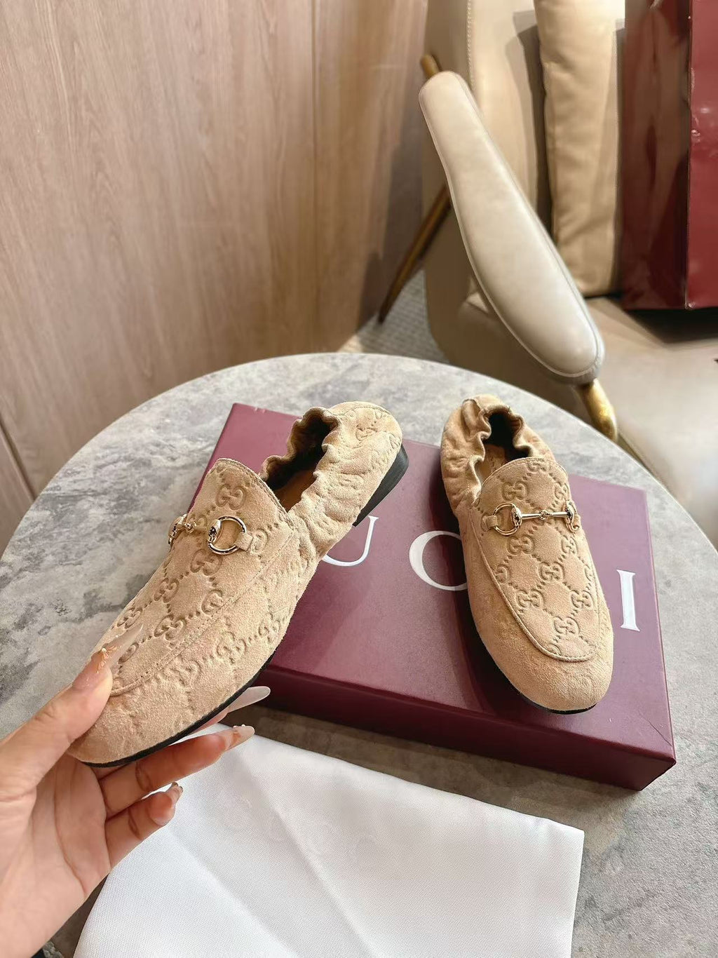 GUCCI 26S LOAFERS IN LIGHT BROWN SUEDE EMBOSSED LOGO