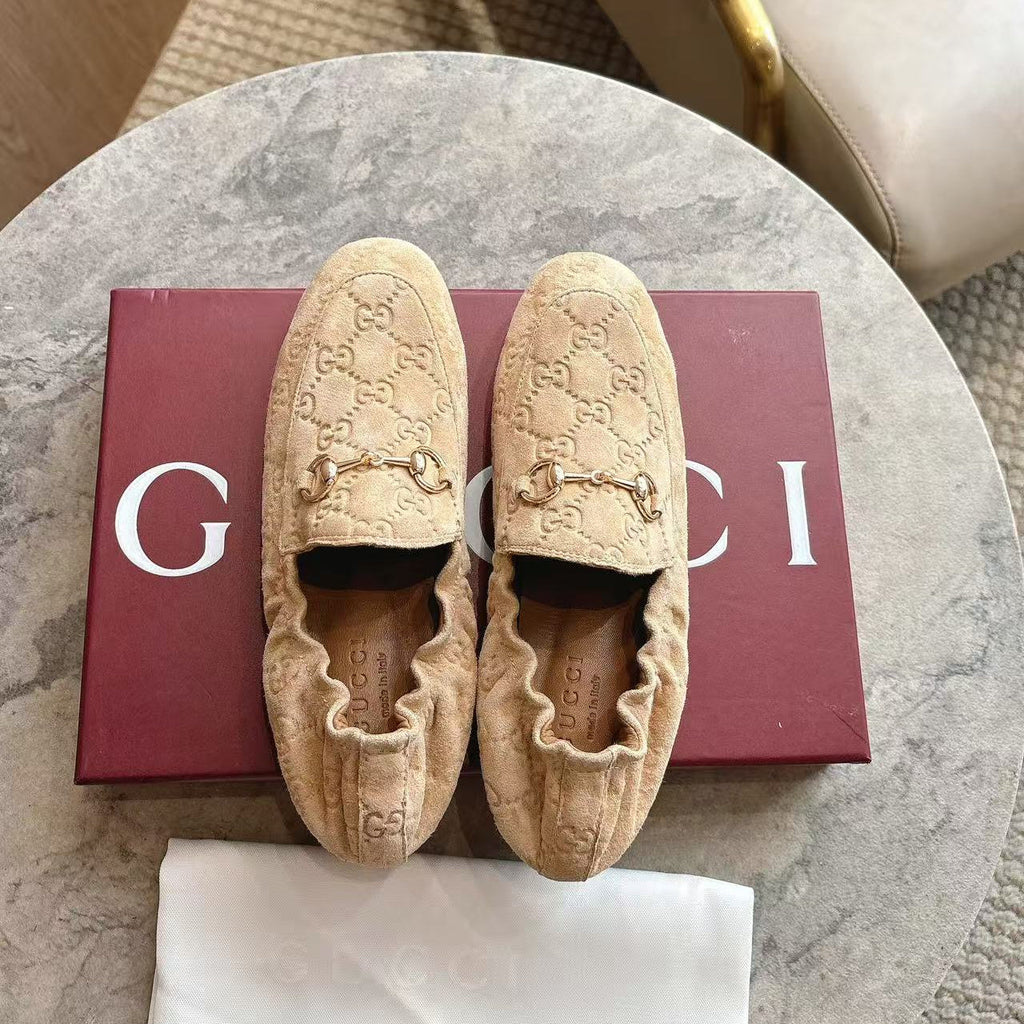 GUCCI 26S LOAFERS IN LIGHT BROWN SUEDE EMBOSSED LOGO