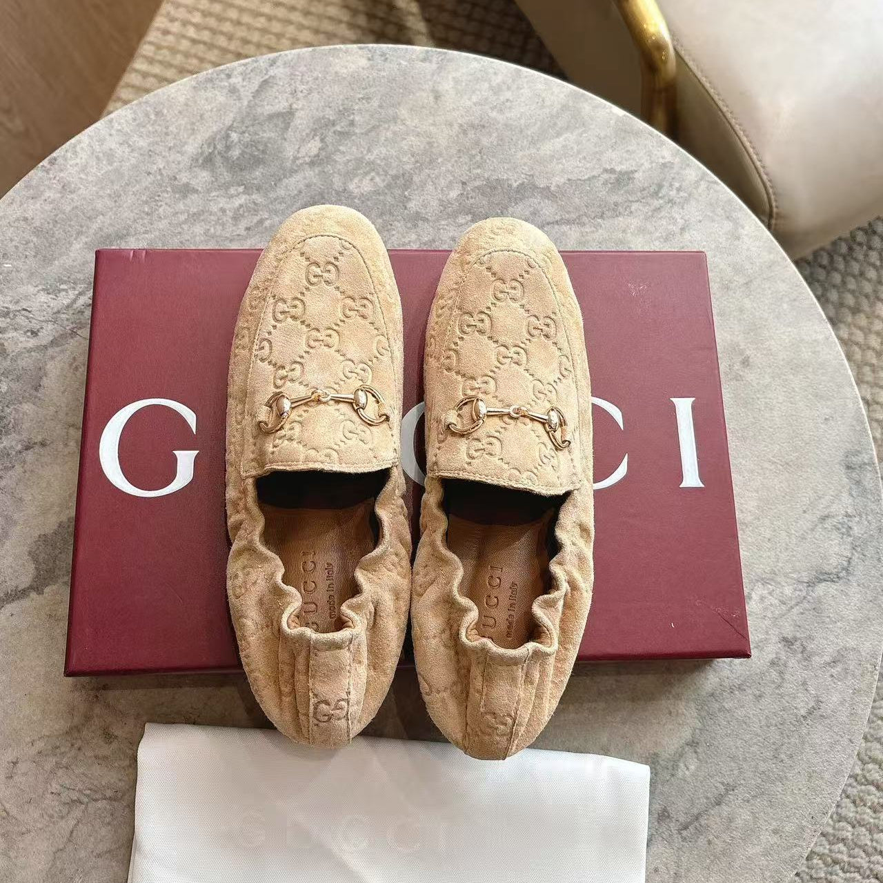 GUCCI 26S LOAFERS IN LIGHT BROWN SUEDE EMBOSSED LOGO