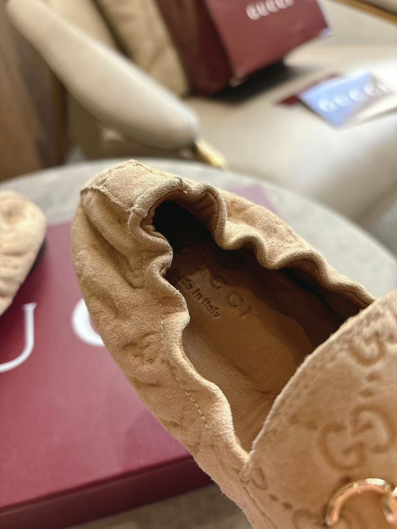 GUCCI 26S LOAFERS IN LIGHT BROWN SUEDE EMBOSSED LOGO