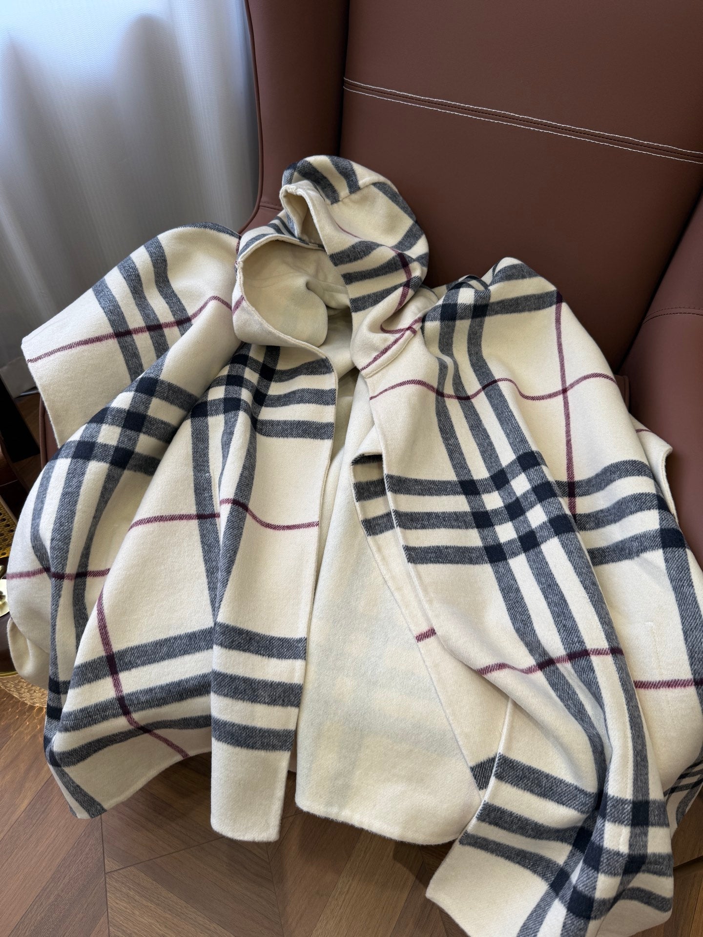 BURBERRY 26S DOUBLE-FACED REVERSIBLE CHECK HOODED CAPE IN BEIGE