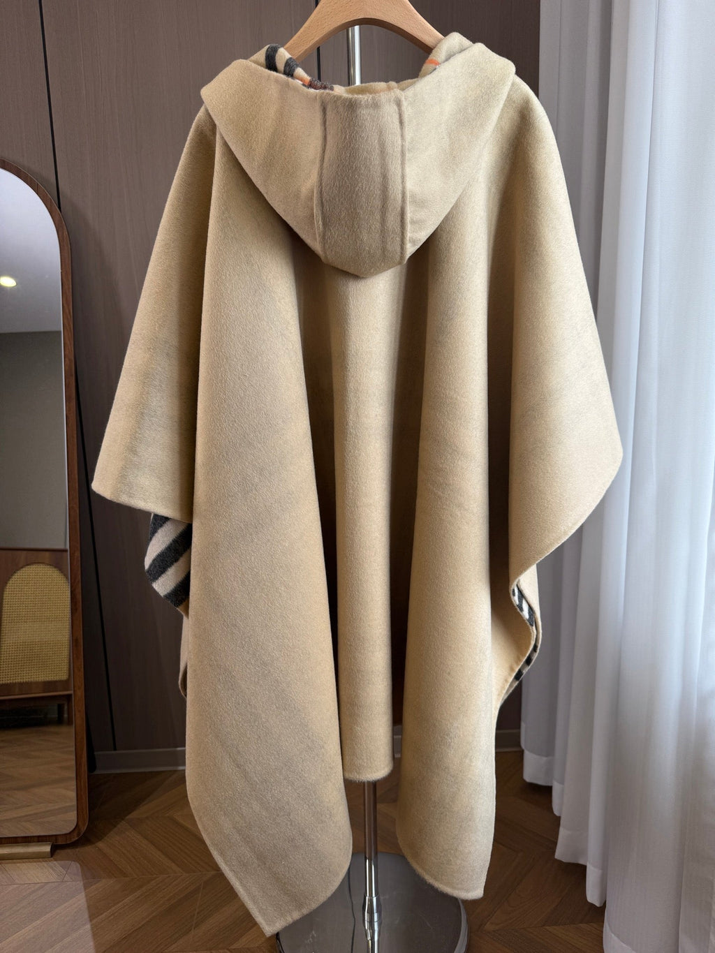 BURBERRY 26S DOUBLE-FACED REVERSIBLE CHECK HOODED CAPE IN BEIGE