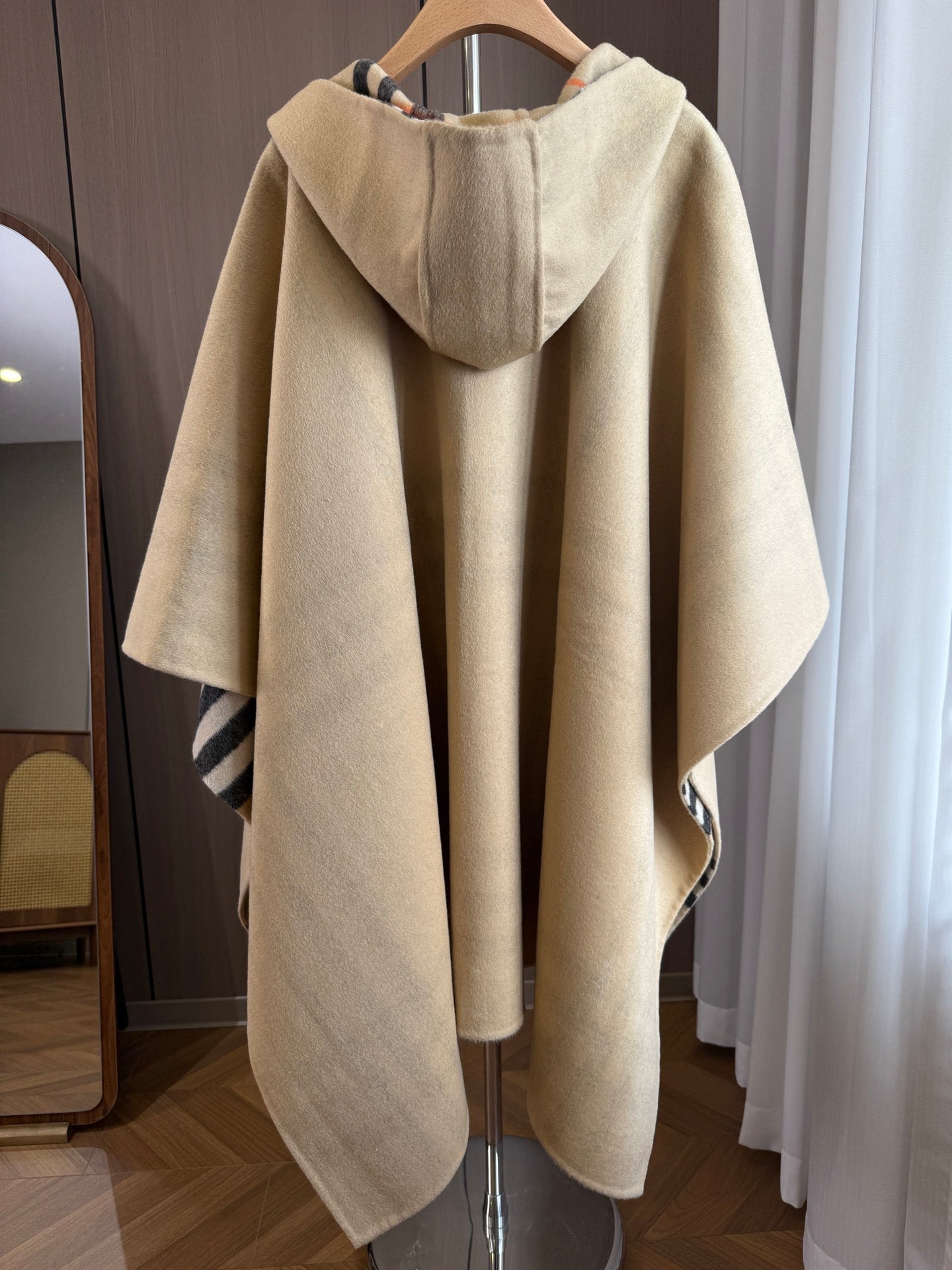 BURBERRY 26S DOUBLE-FACED REVERSIBLE CHECK HOODED CAPE IN BEIGE
