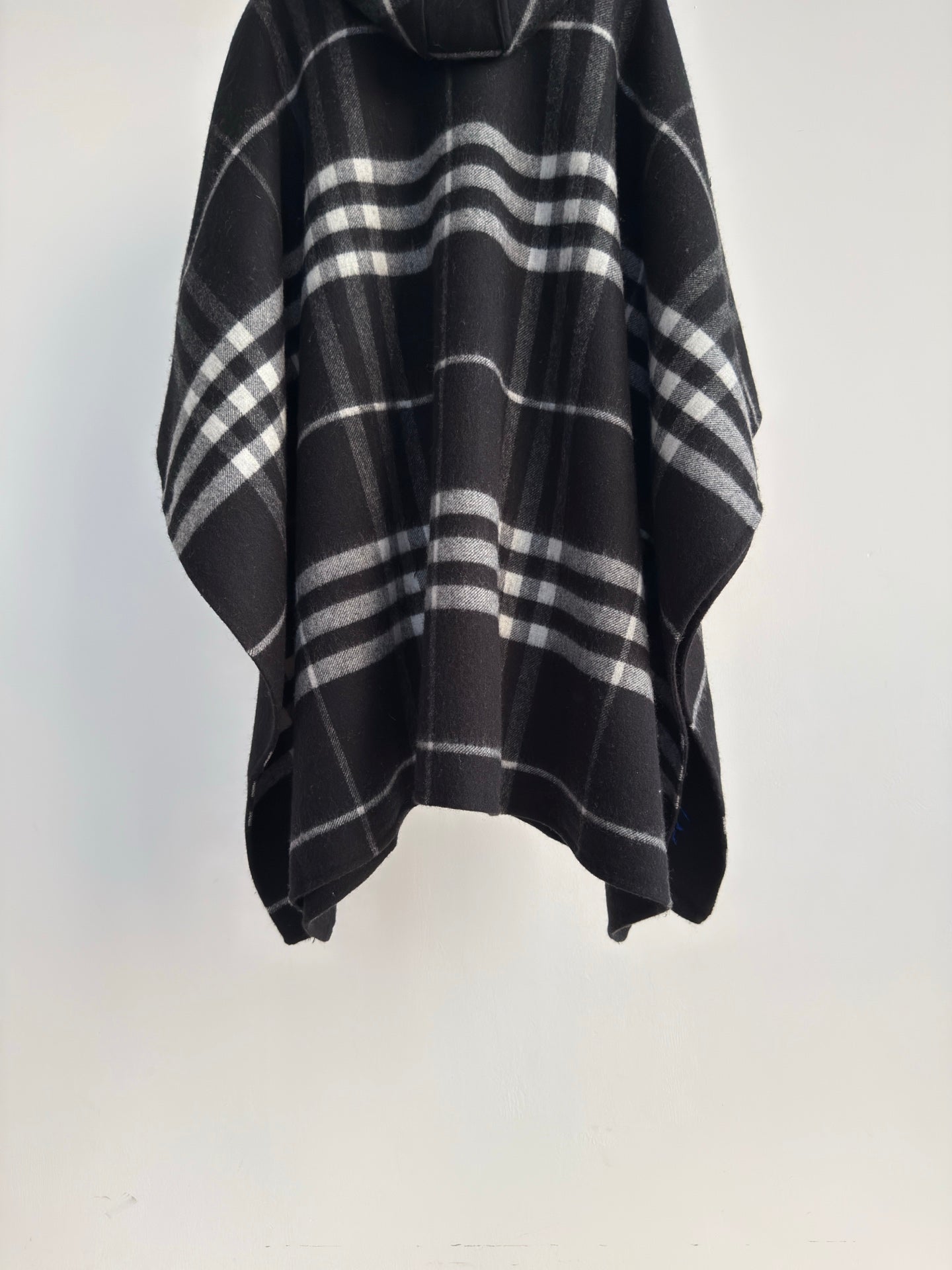 BURBERRY 26S DOUBLE-FACED REVERSIBLE CHECK HOODED CAPE IN BLACK