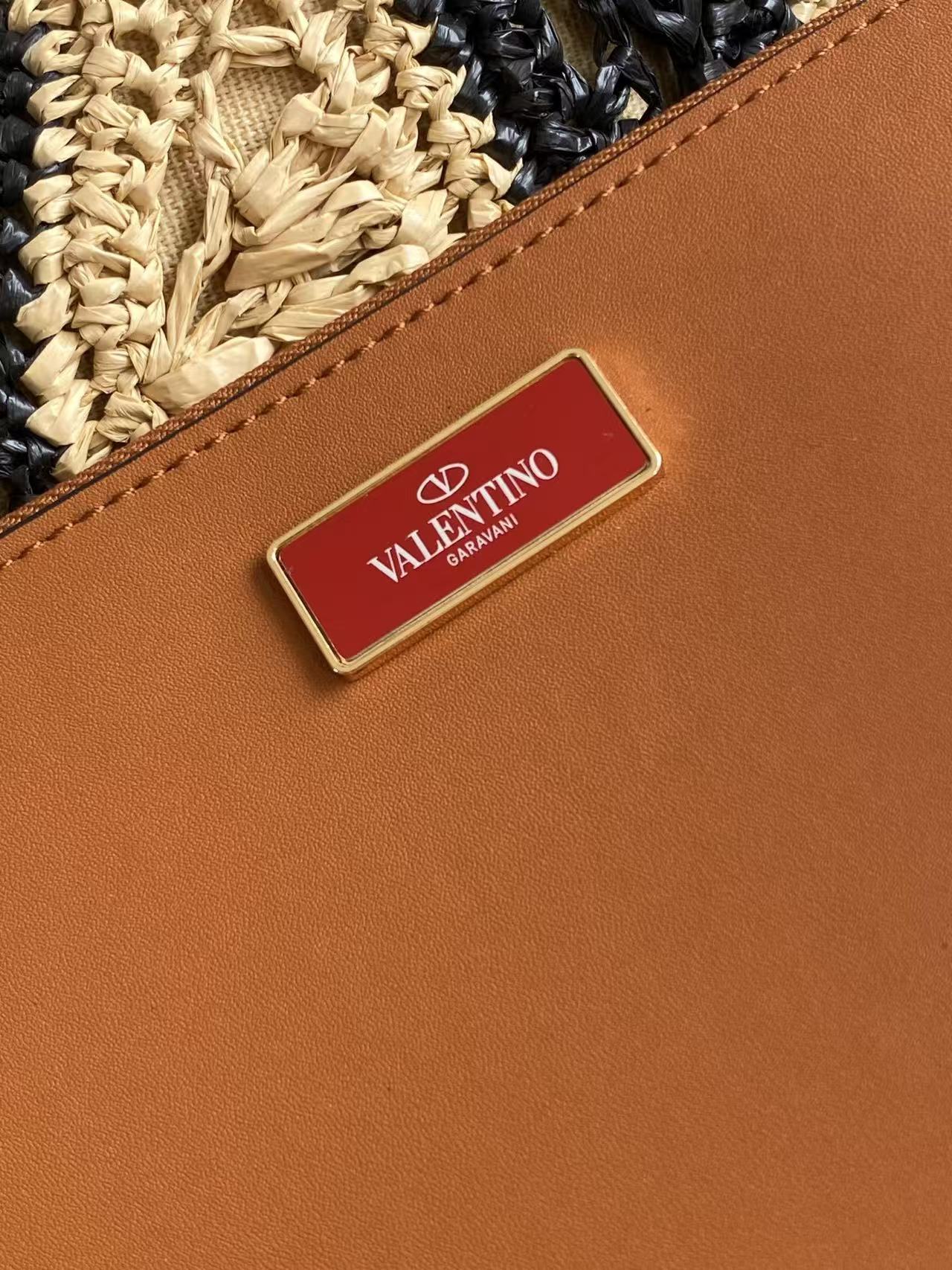 VALENTINO GARAVANI  VLOGO SIGNATURE MEDIUM 35 IN NATURAL AND BLACK RAFFIA
