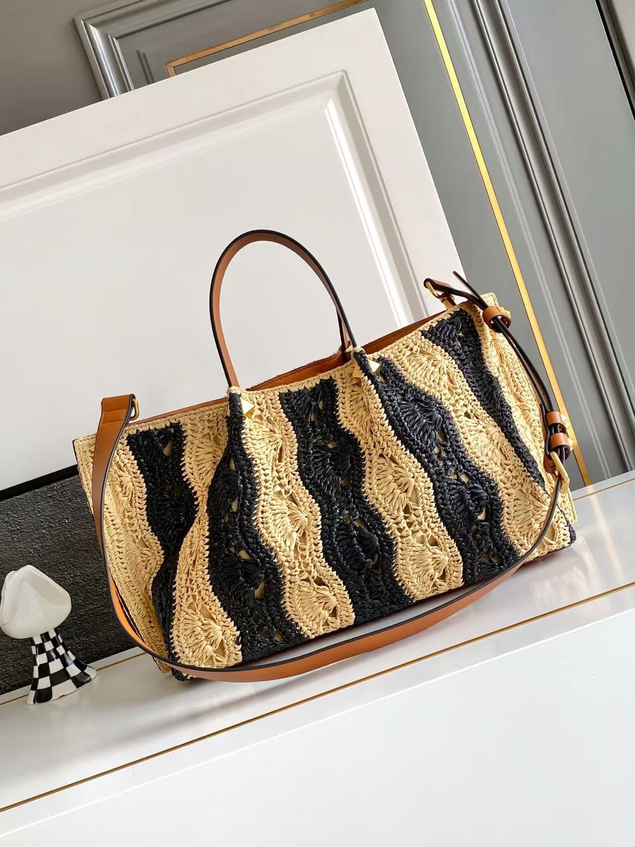 VALENTINO GARAVANI  VLOGO SIGNATURE MEDIUM 35 IN NATURAL AND BLACK RAFFIA