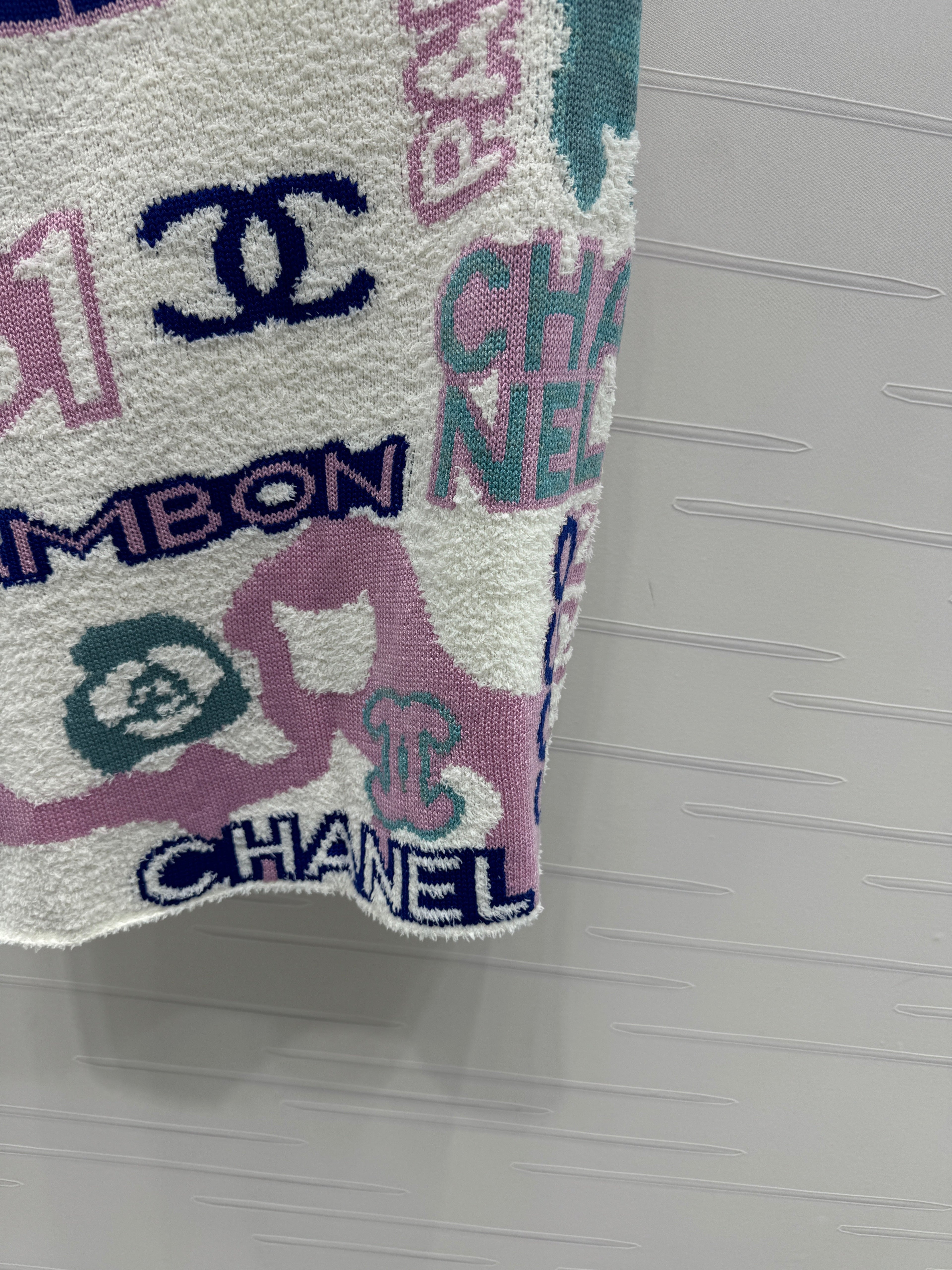 CHANEL 26S ASYMMETRICAL OFF-SHOULDER KNIT TOP