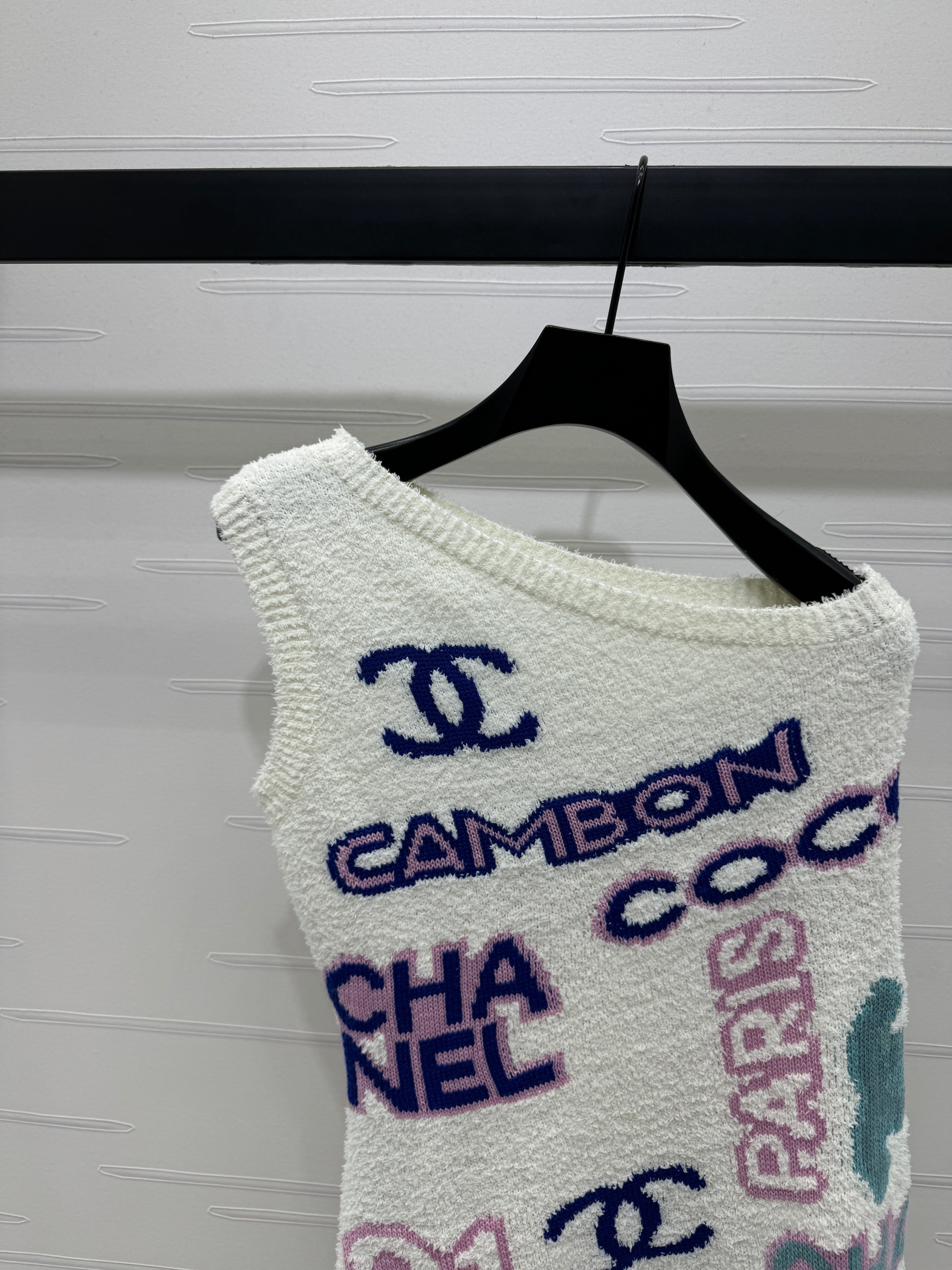 CHANEL 26S ASYMMETRICAL OFF-SHOULDER KNIT TOP