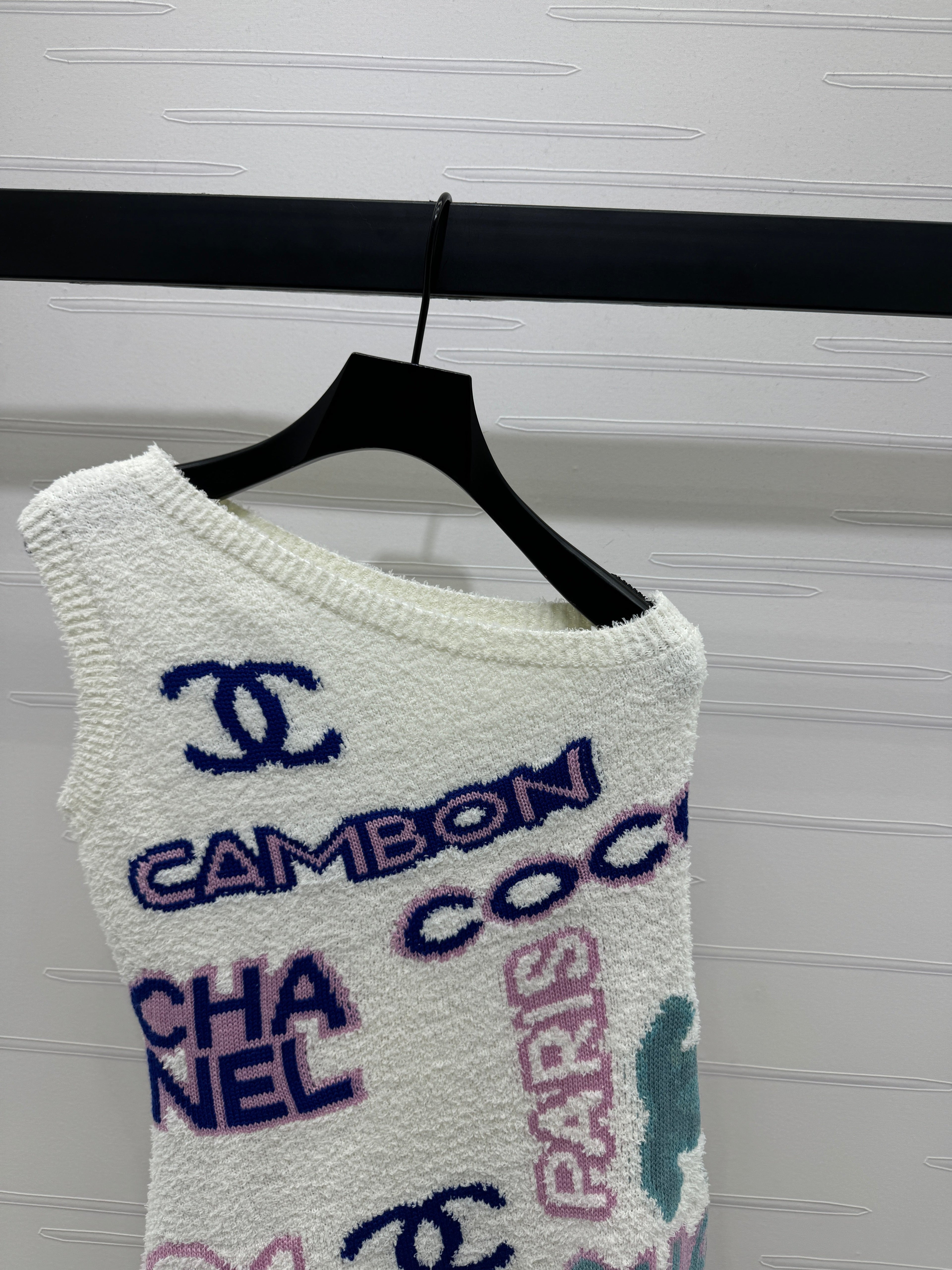 CHANEL 26S ASYMMETRICAL OFF-SHOULDER KNIT TOP