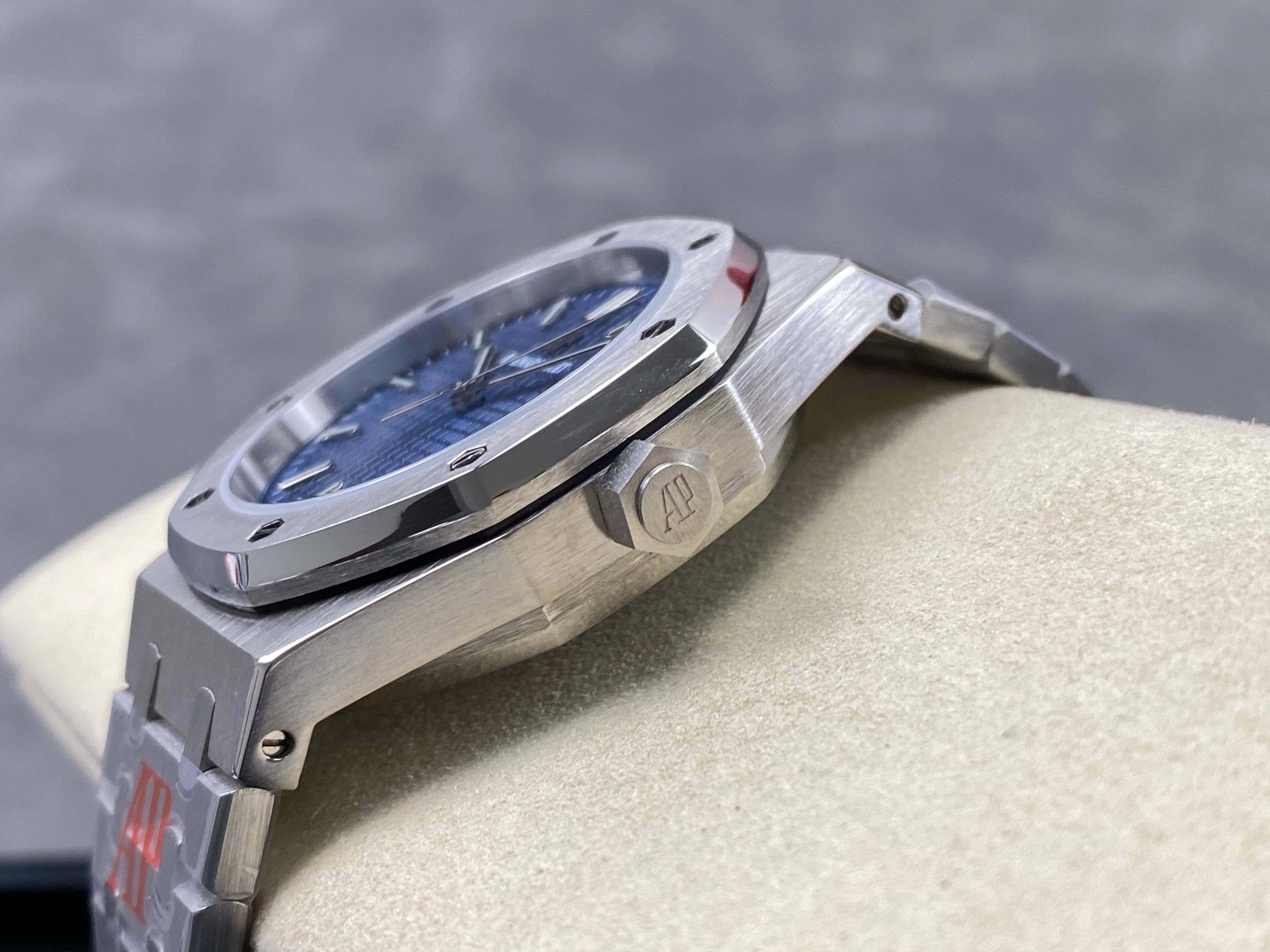 AUDEMARS PIGUET ROYAL OAK BLUE DIAL STAINLESS STELL 41MM