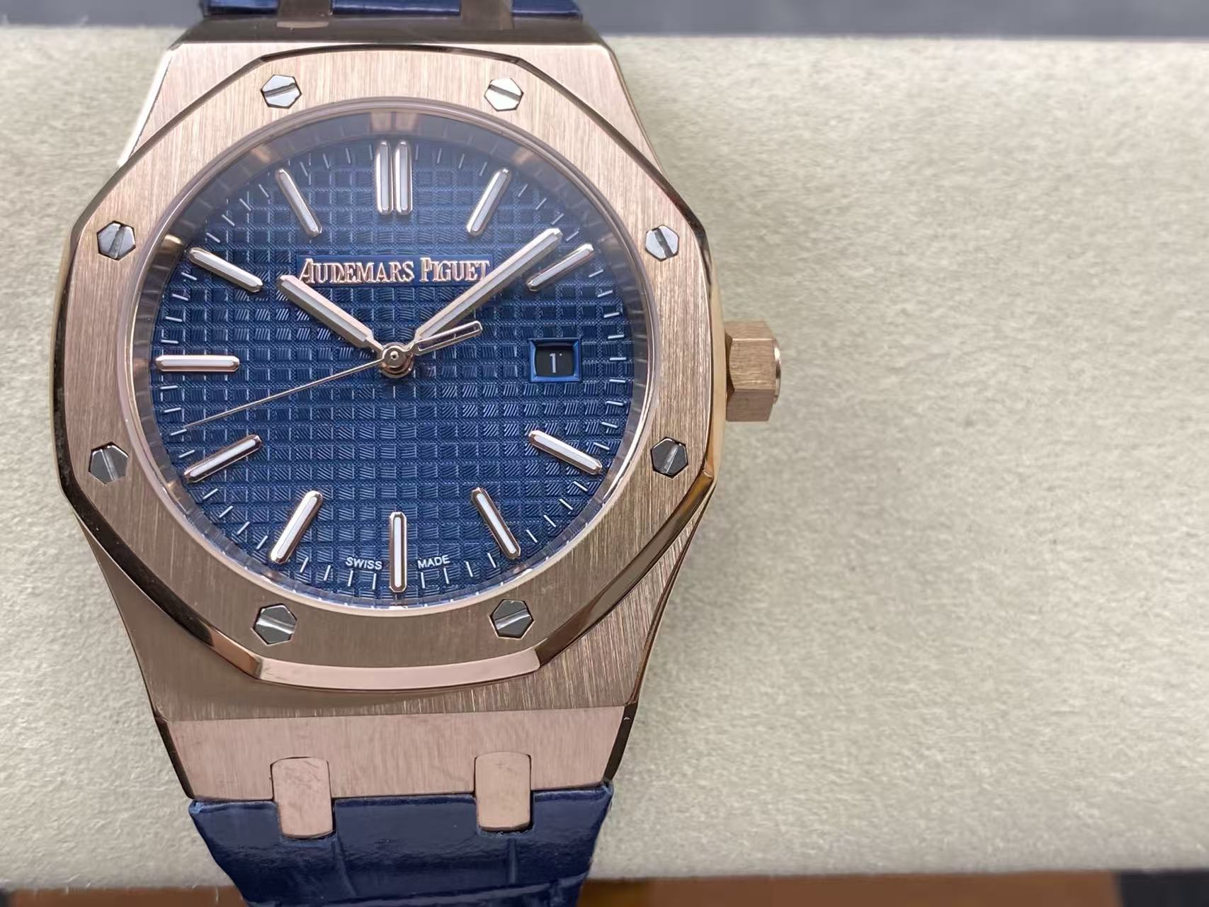 AUDEMARS PIGUET ROYAL OAK SELFWINDINGBLUE DIAL
