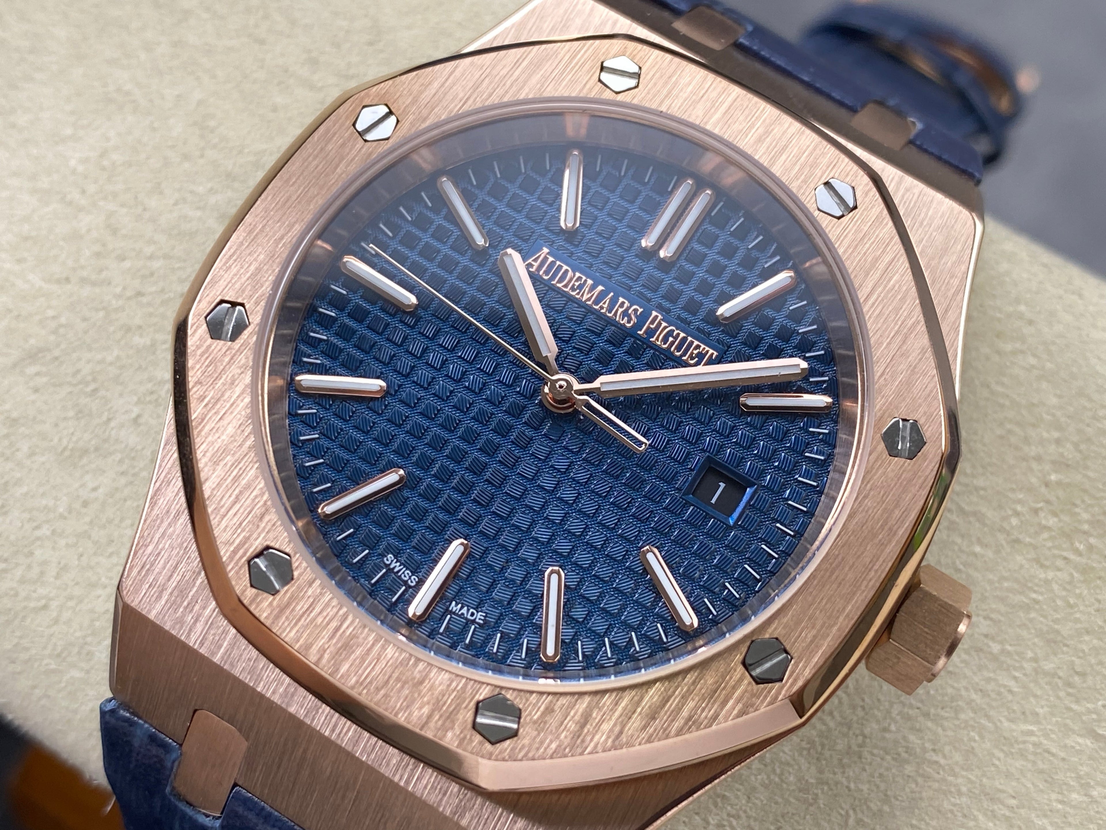 AUDEMARS PIGUET ROYAL OAK SELFWINDINGBLUE DIAL