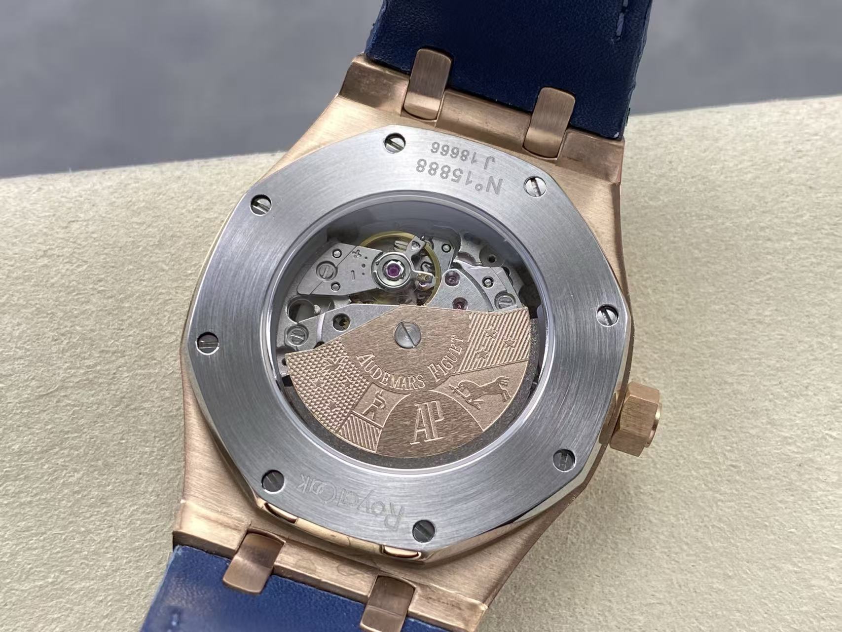 AUDEMARS PIGUET ROYAL OAK SELFWINDINGBLUE DIAL