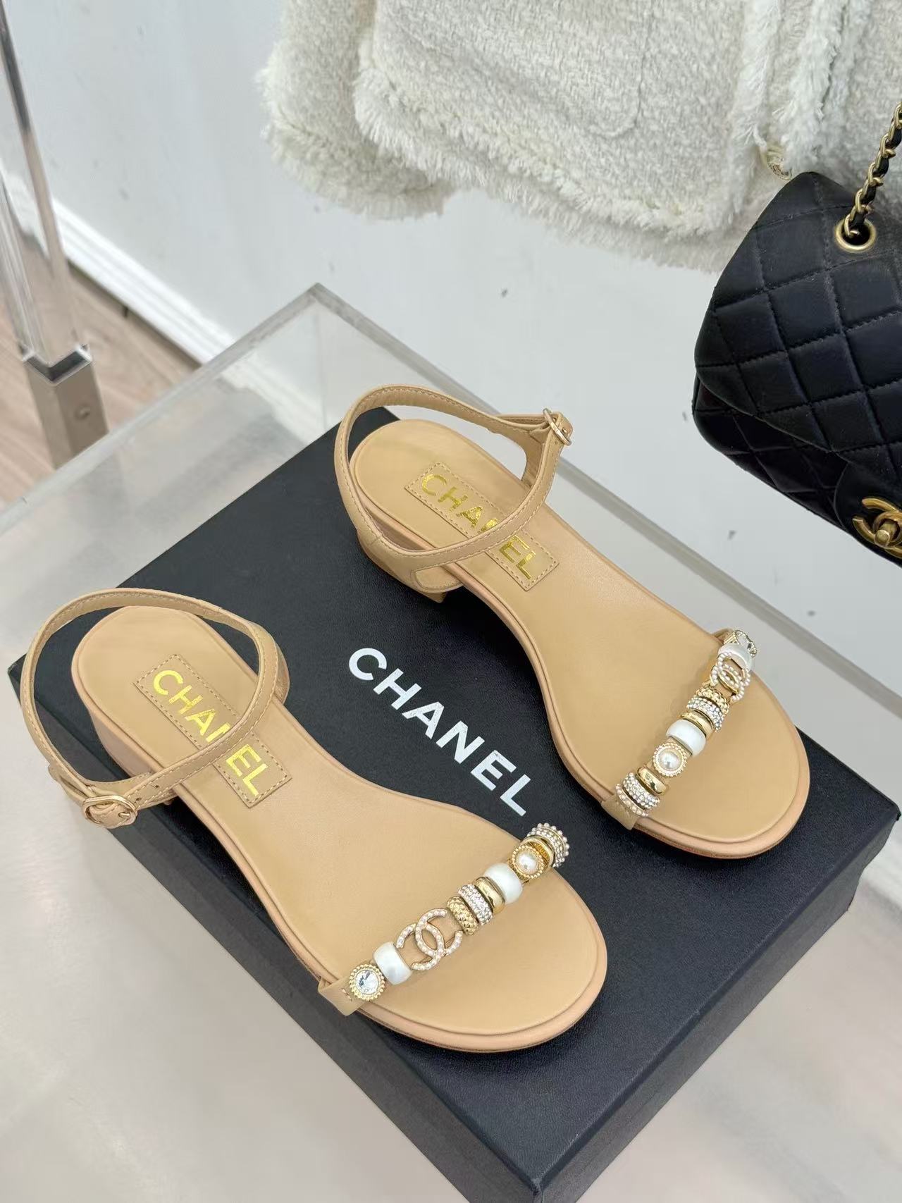 CHANEL 26S SANDAL IN BEIGE CALFSKIN STRAP WITH CHARMS
