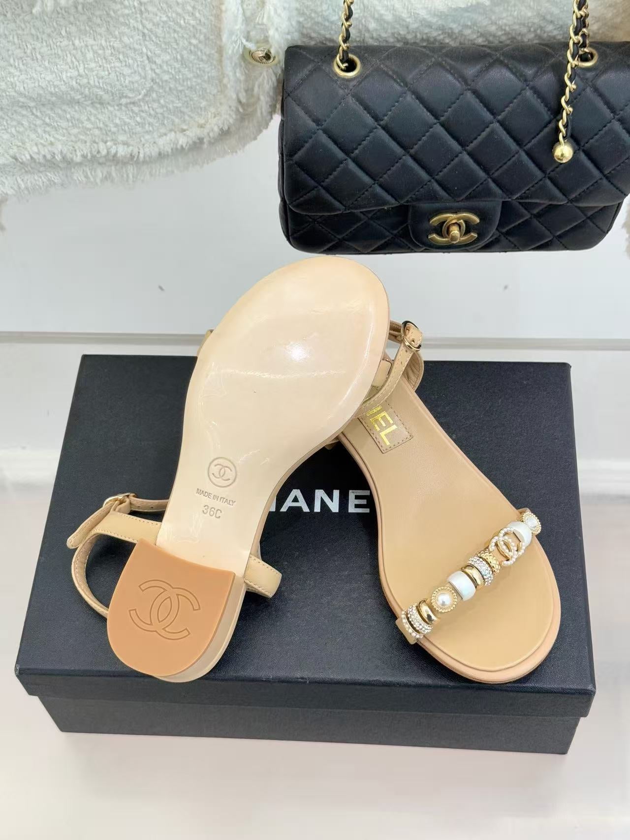 CHANEL 26S SANDAL IN BEIGE CALFSKIN STRAP WITH CHARMS